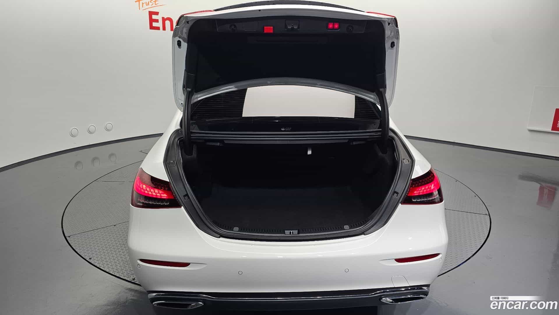 E-Class Mercedes-Benz 2020.11-OPTION-045