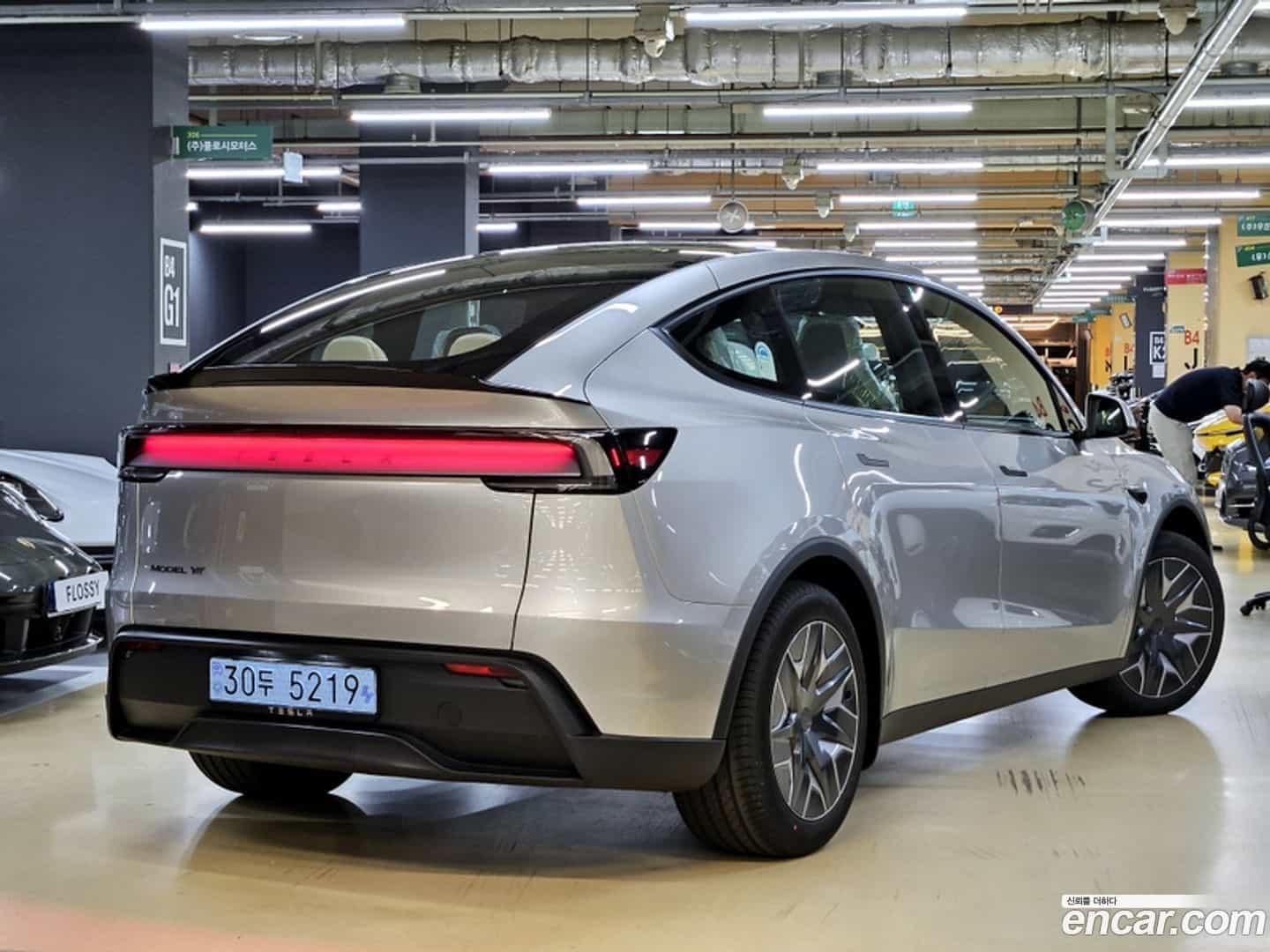 Model Y Tesla 2026.5-OUTER-002