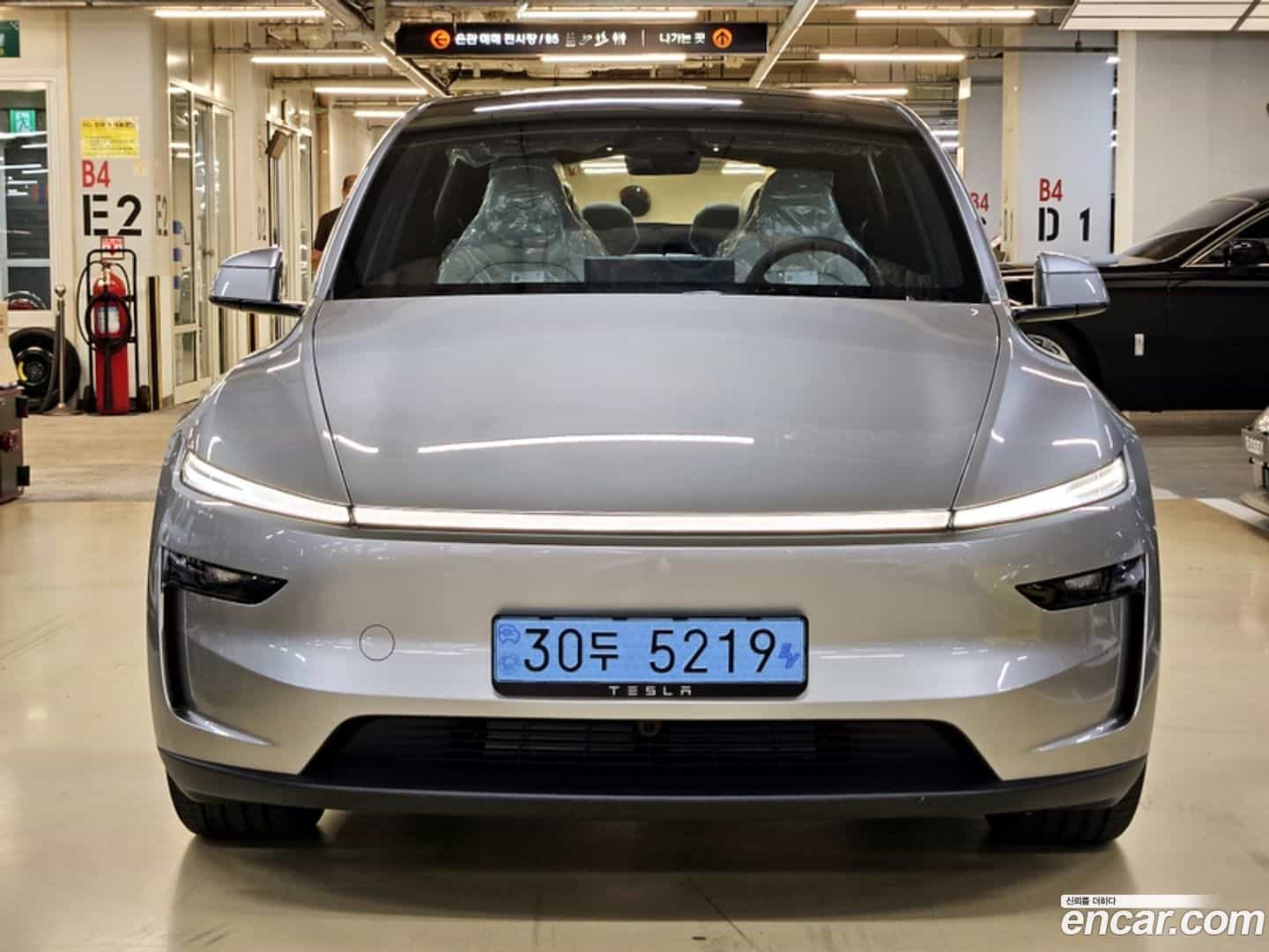 Model Y Tesla 2026.5-OUTER-003