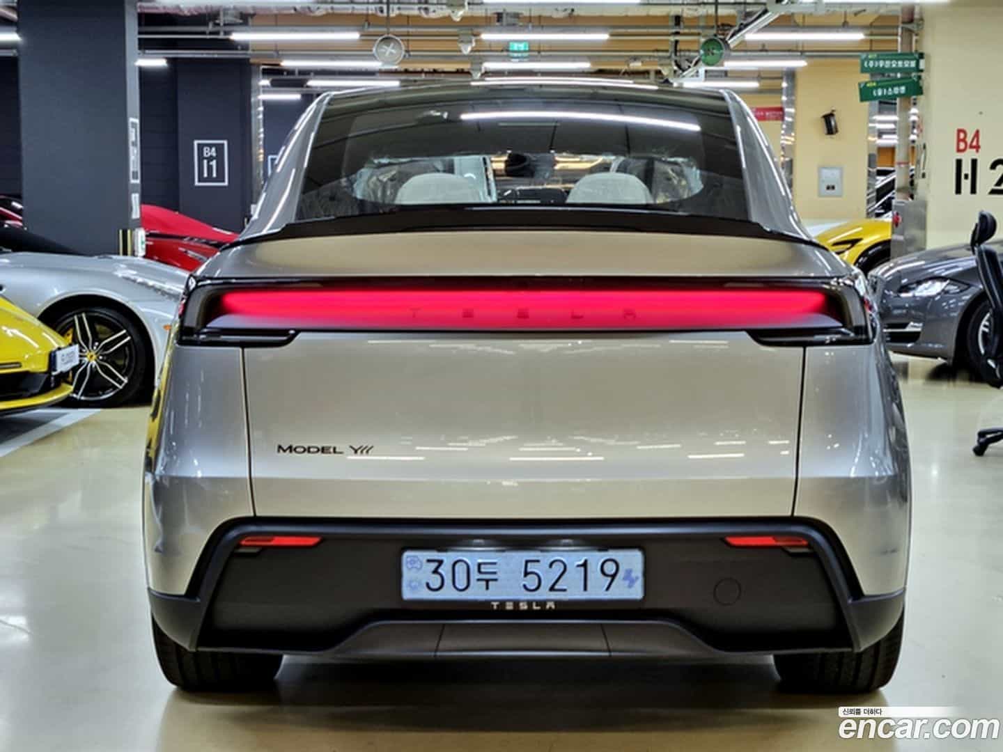 Model Y Tesla 2026.5-OUTER-004