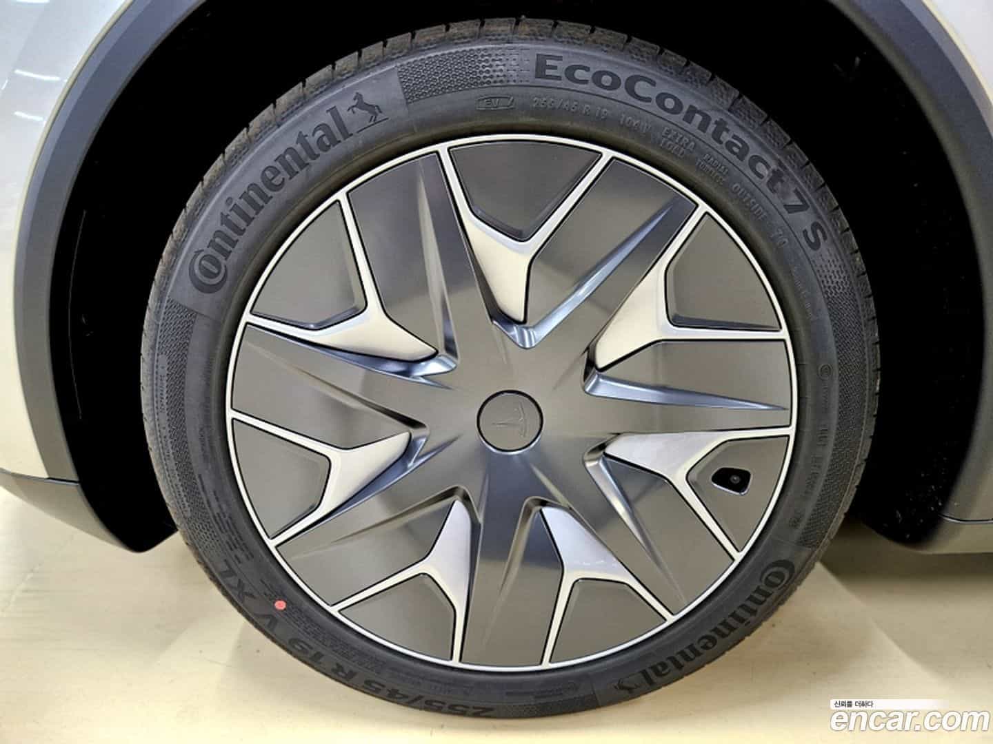 Model Y Tesla 2026.5-OUTER-005