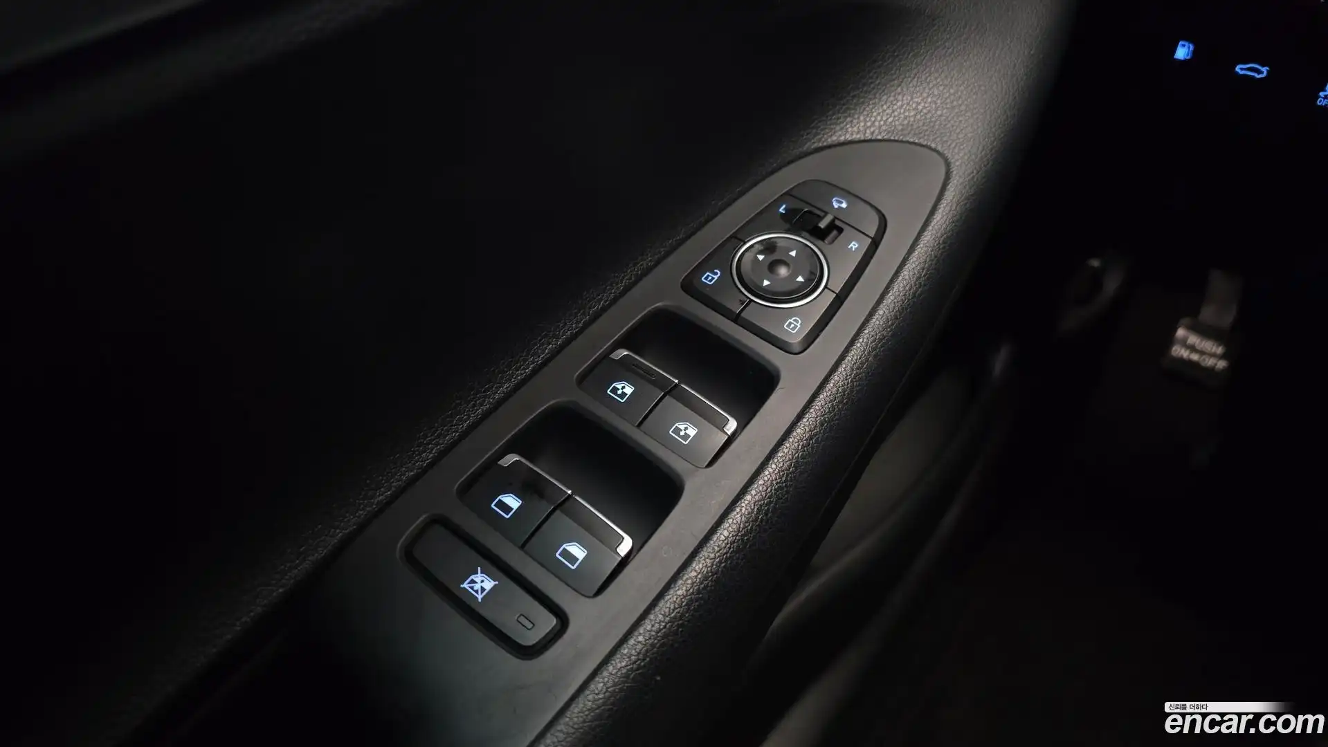 Grandeur Hyundai 2018.7-OPTION-021