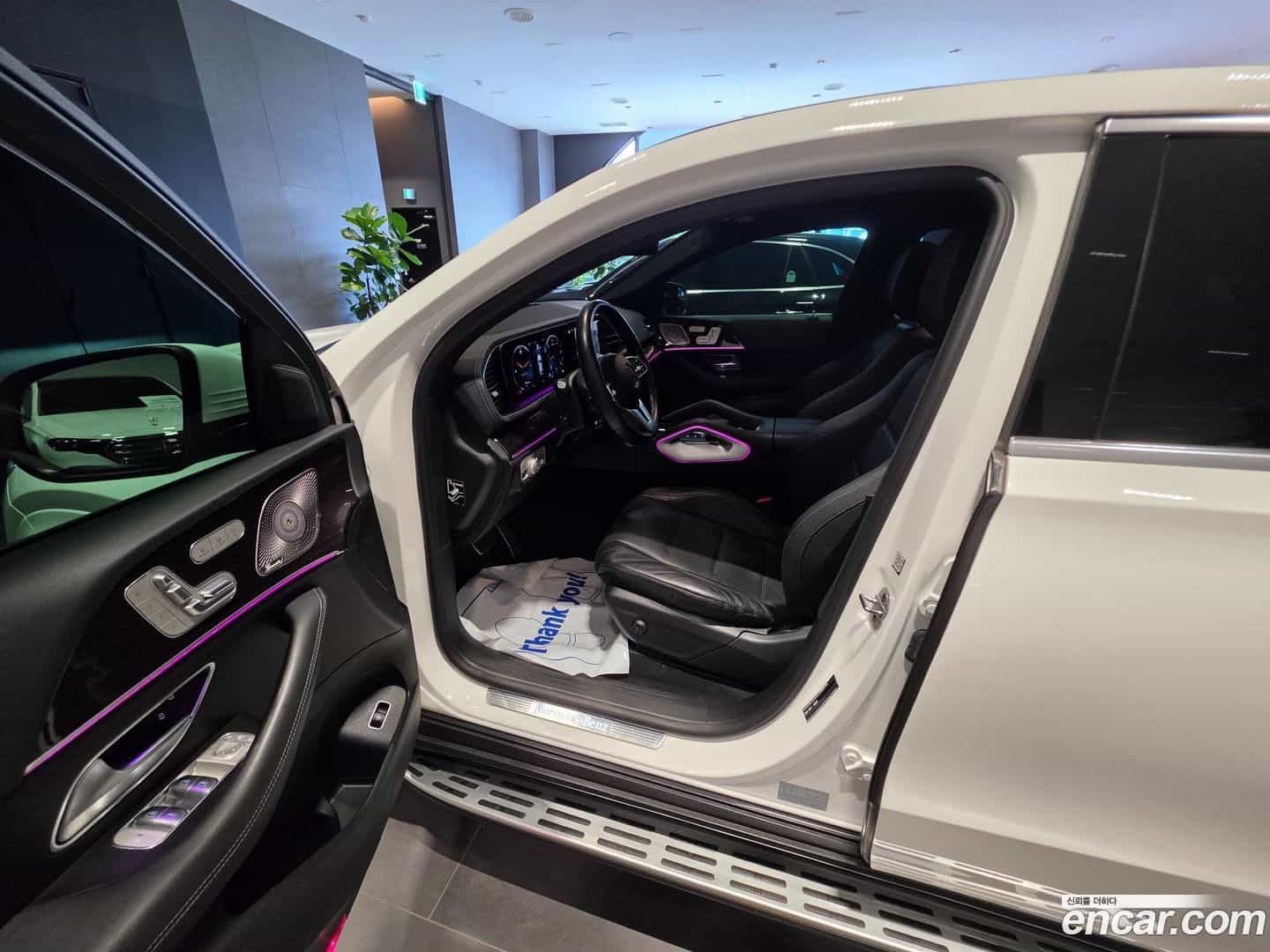 GLE-Class Mercedes-Benz 2023.1-INNER-010