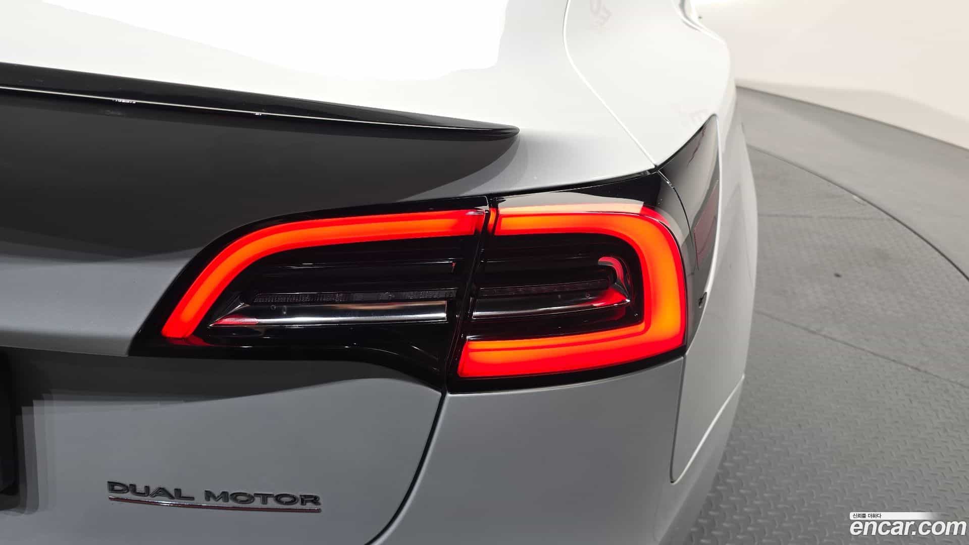Model 3 Tesla 2020.5-OUTER-033