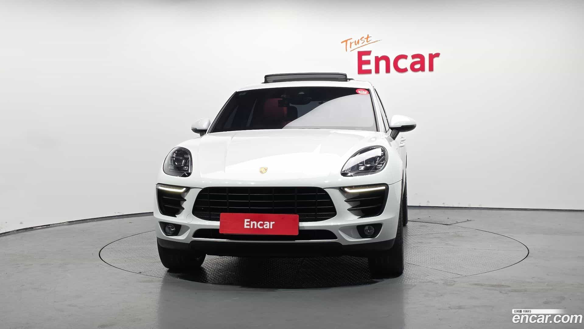 Macan Porsche 2016.10-OUTER-003