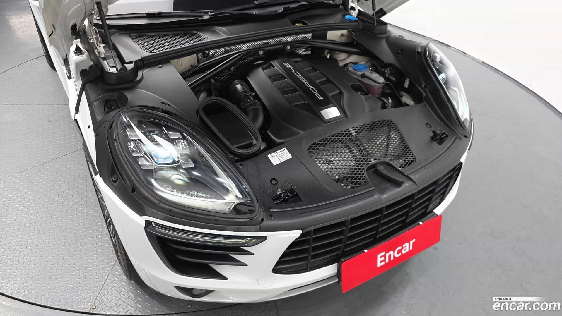 Macan Porsche 2016.10-OUTER-006