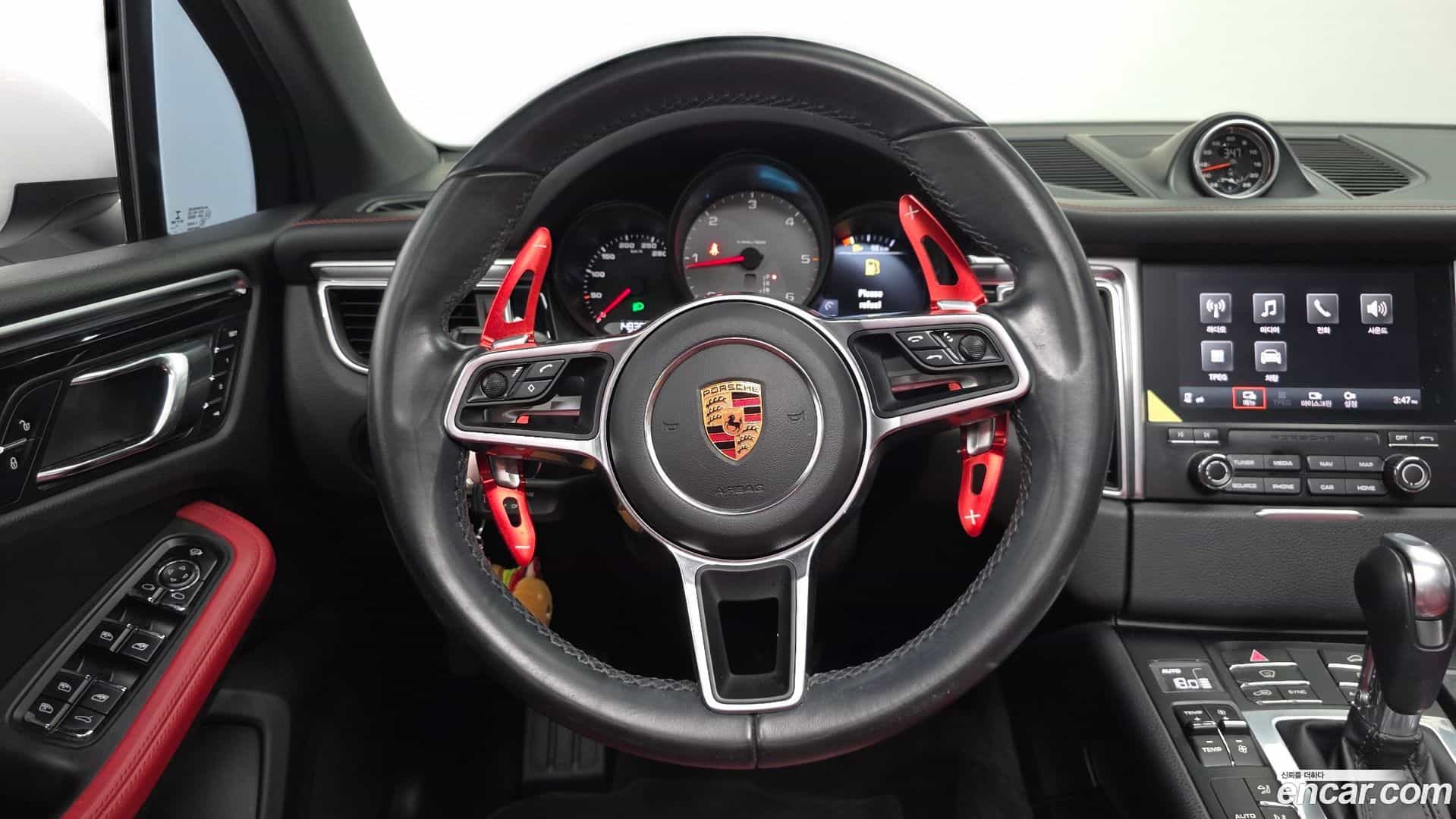 Macan Porsche 2016.10-OPTION-017