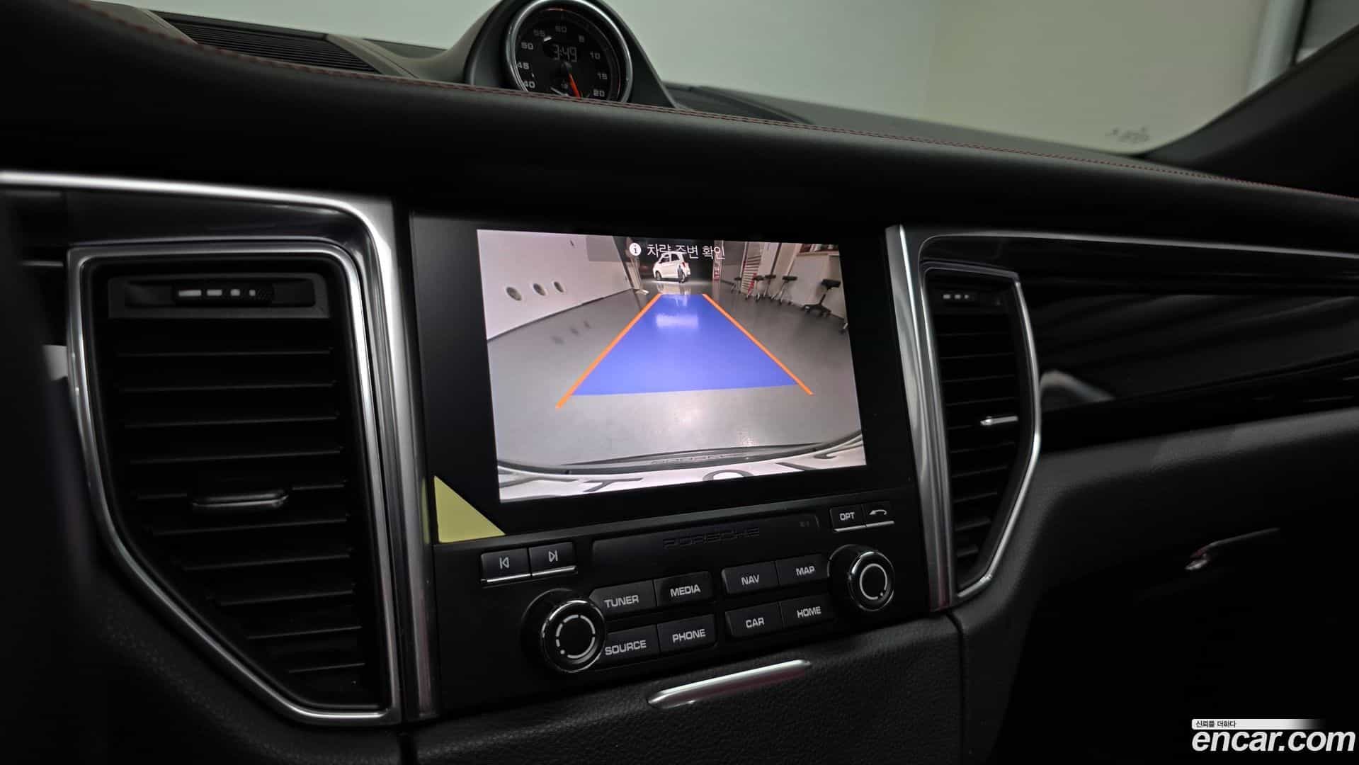 Macan Porsche 2016.10-OPTION-019