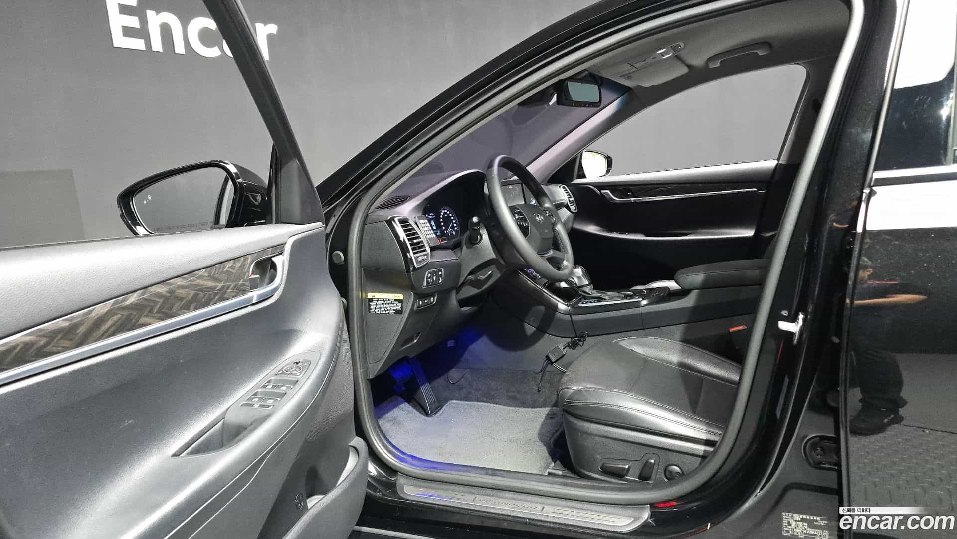 Grandeur Hyundai 2018.11-INNER-010