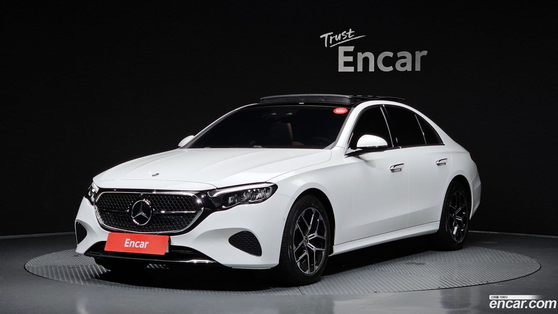 Main__Slider__Photo:E-Class Mercedes-Benz 2025.11-0