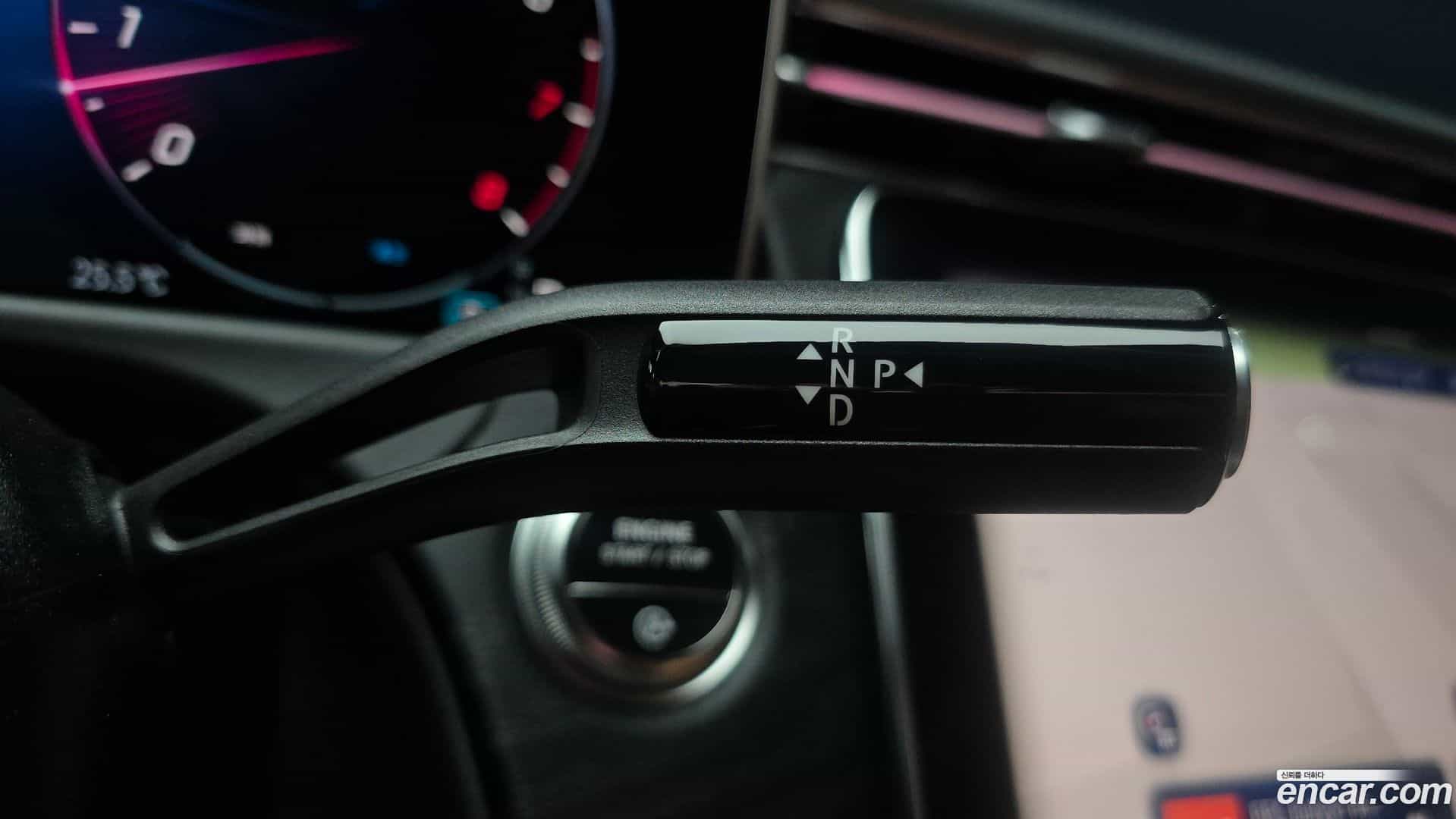 E-Class Mercedes-Benz 2025.11-INNER-009