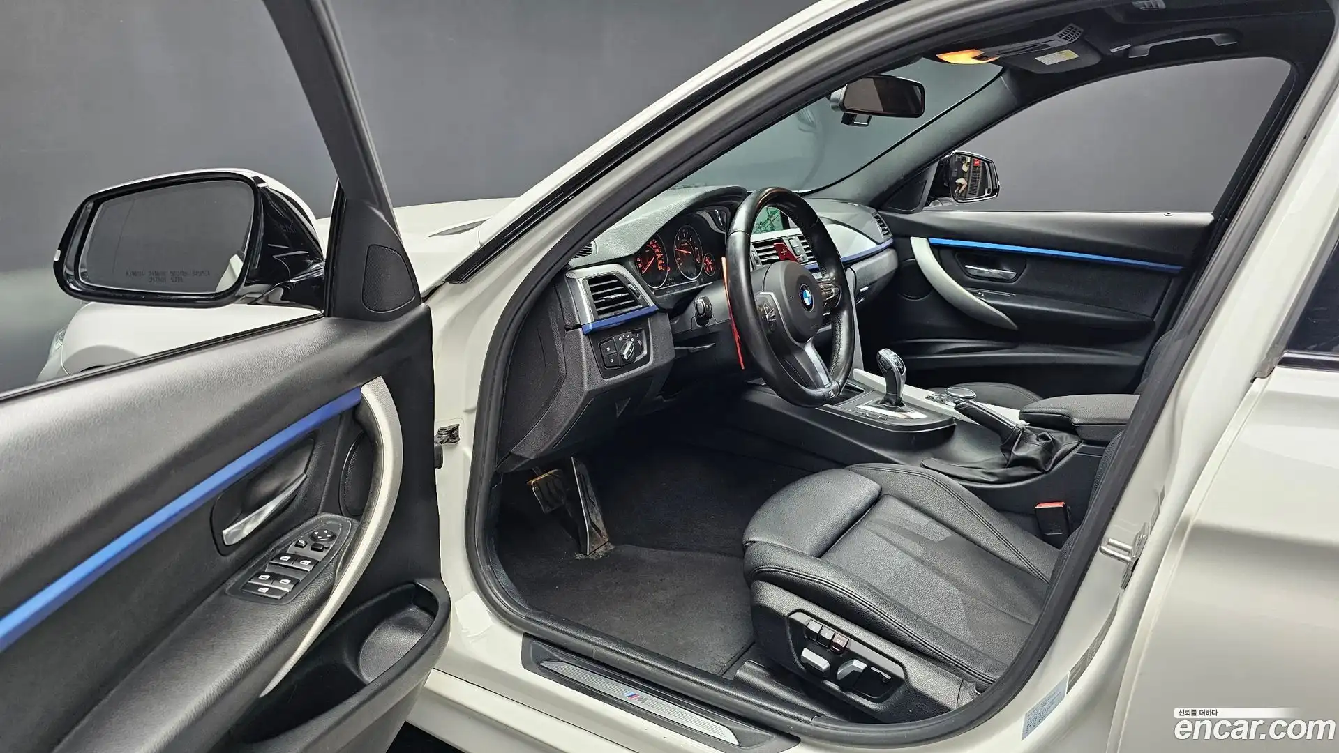 3-Series BMW 2017.2-INNER-010