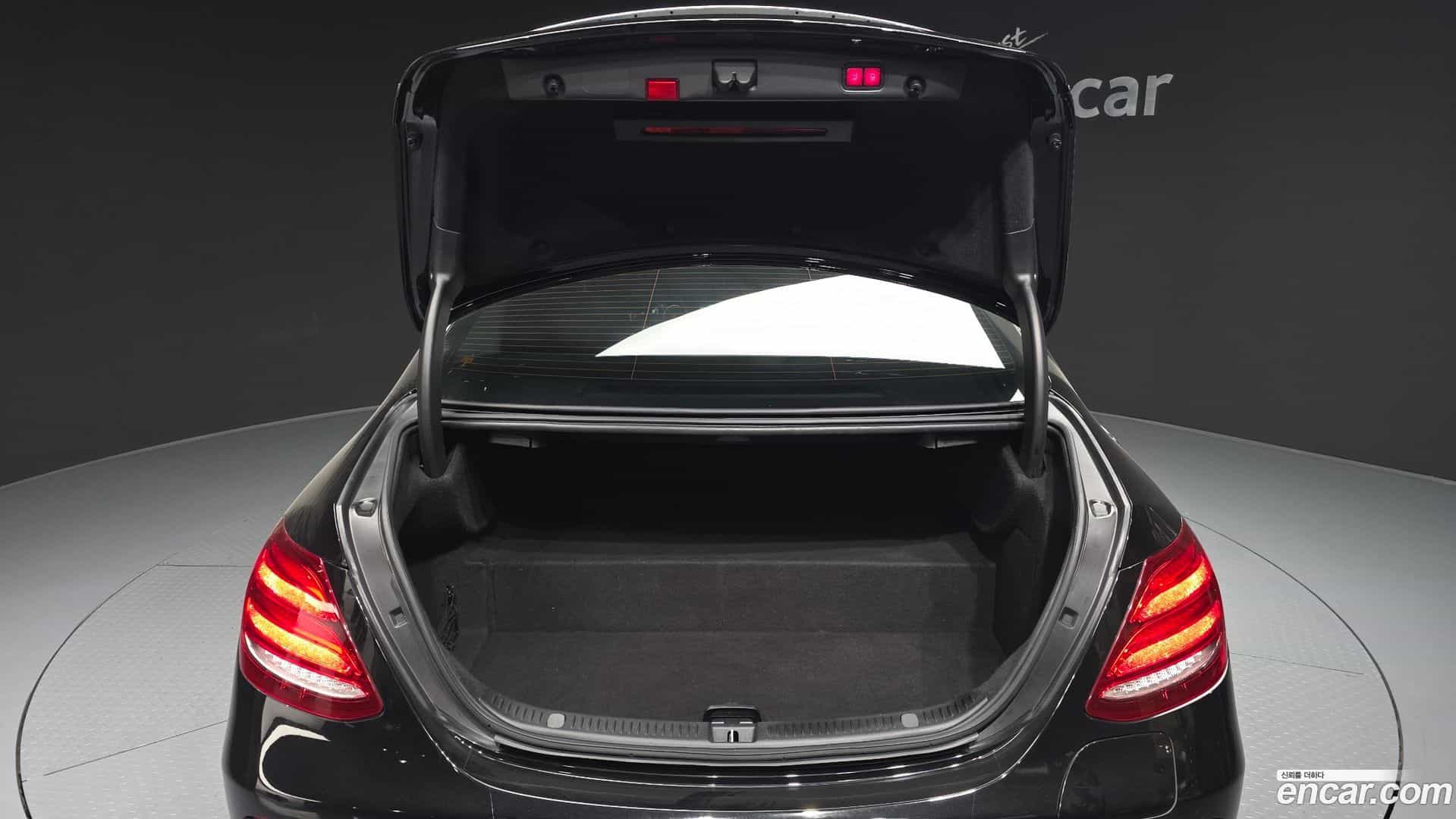 E-Class Mercedes-Benz 2020.7-OPTION-024