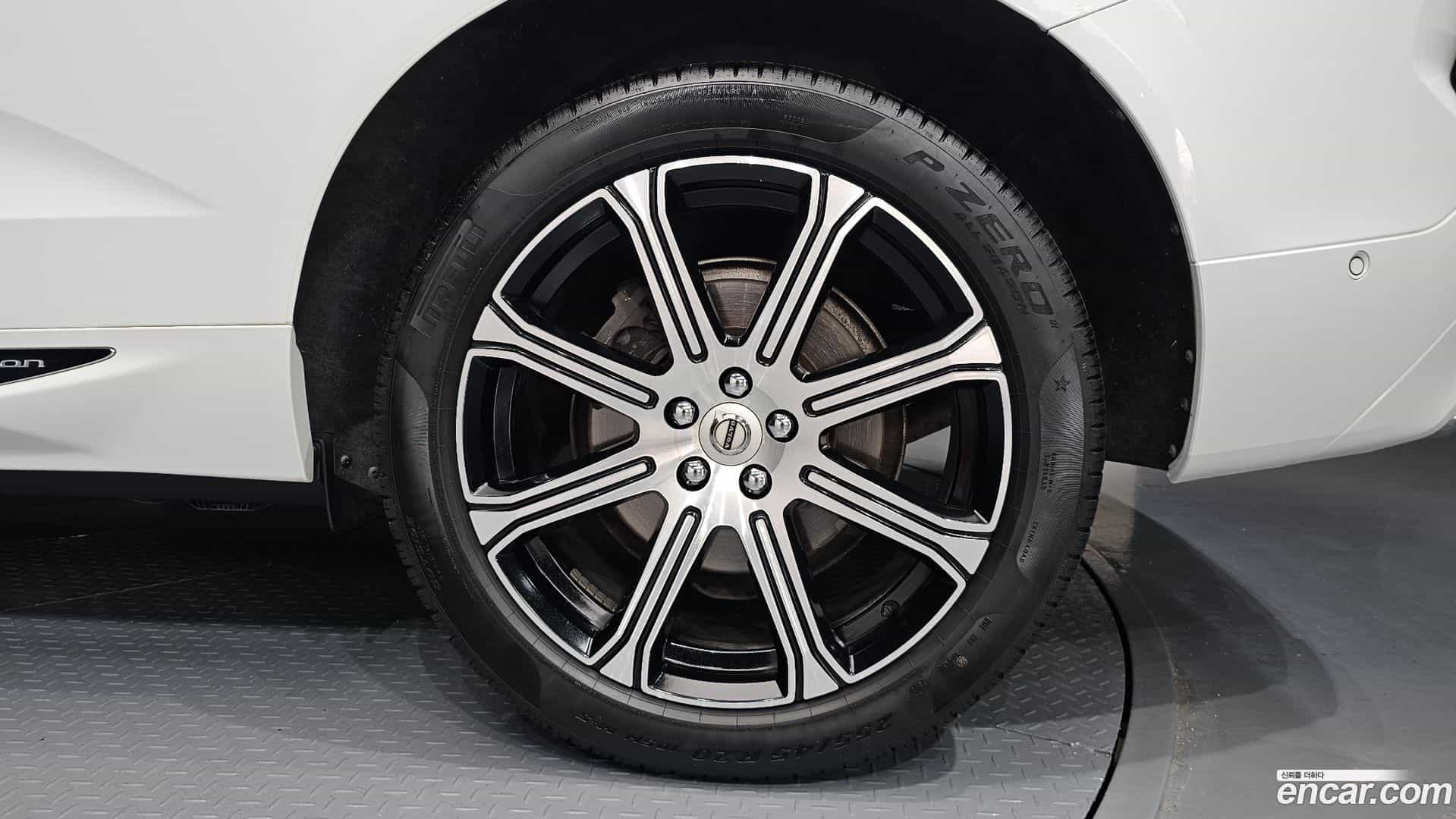 XC60 Volvo 2018.5-OUTER-031