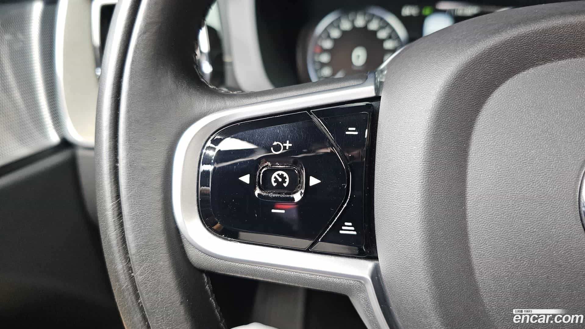 XC60 Volvo 2018.5-OPTION-040