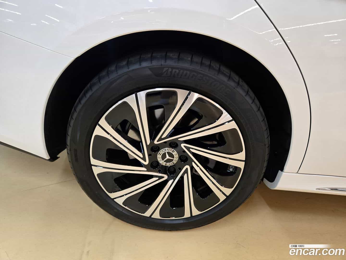 E-Class Mercedes-Benz 2025.11-OUTER-005