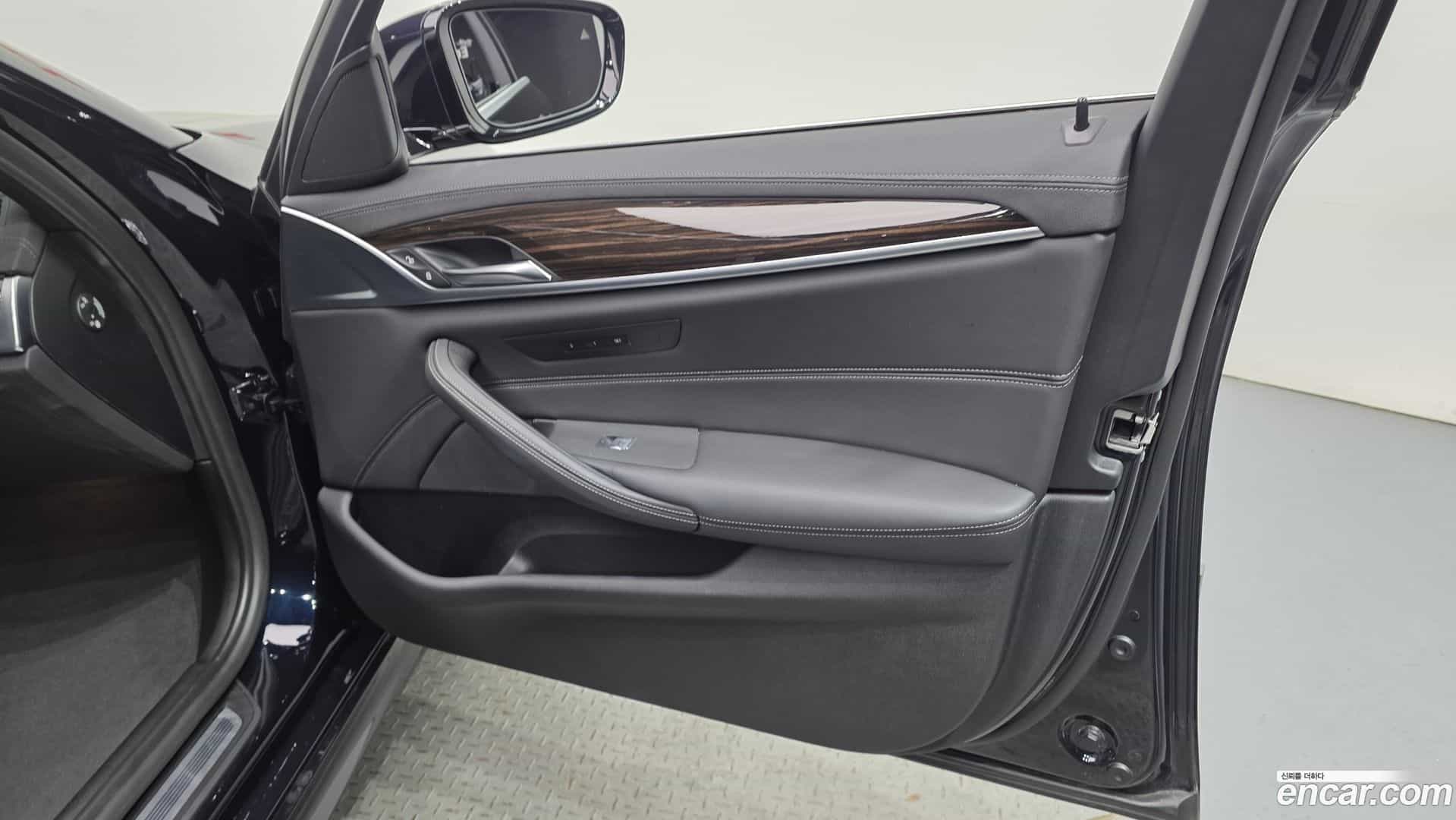 5-Series BMW 2022.2-INNER-034