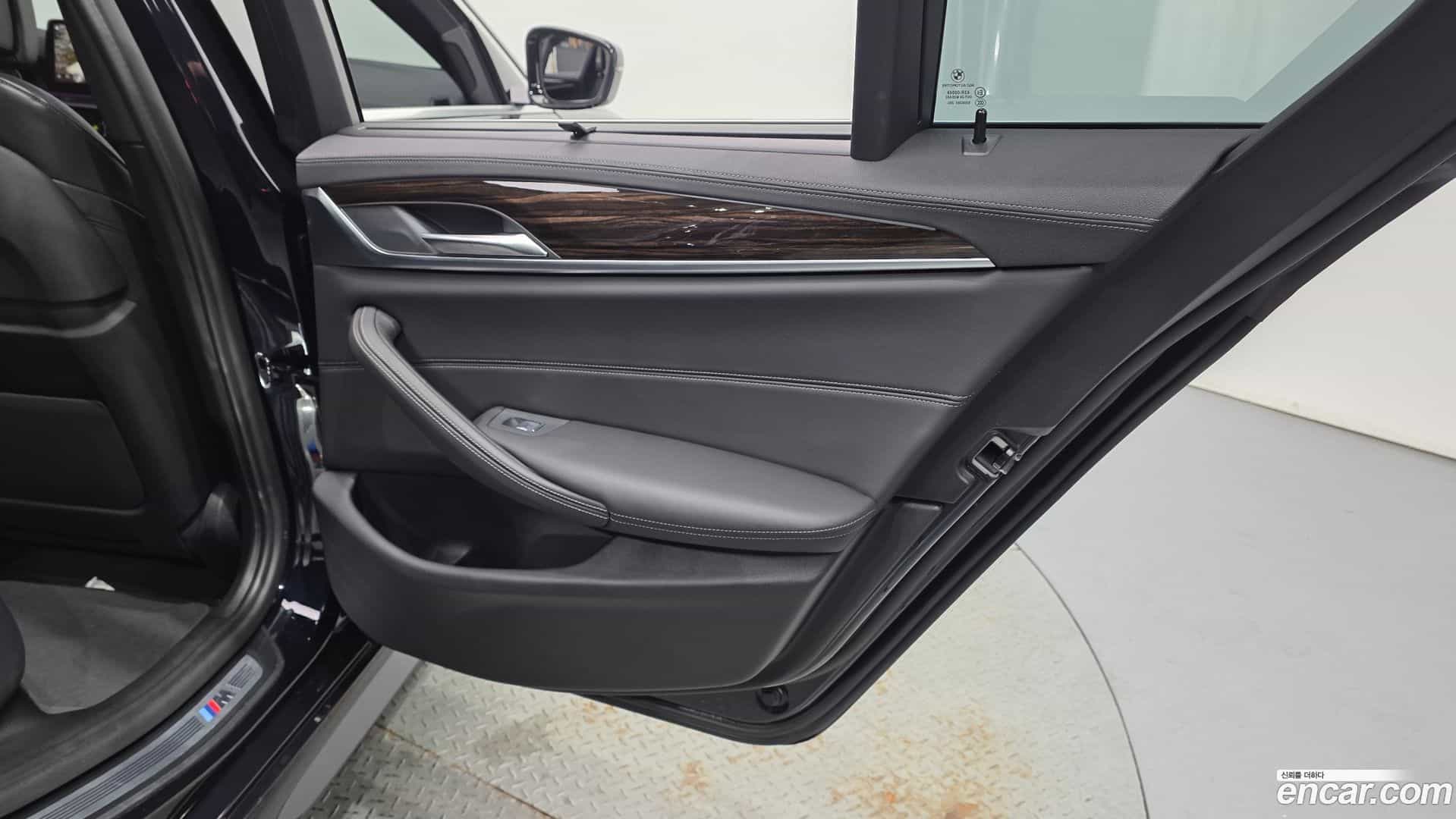 5-Series BMW 2022.2-INNER-035