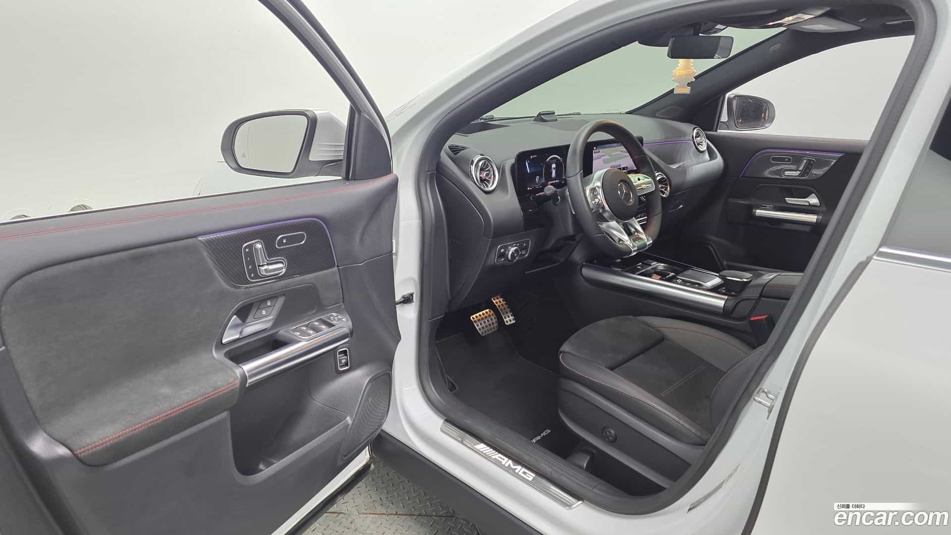 GLA-Class Mercedes-Benz 2021.9-INNER-010