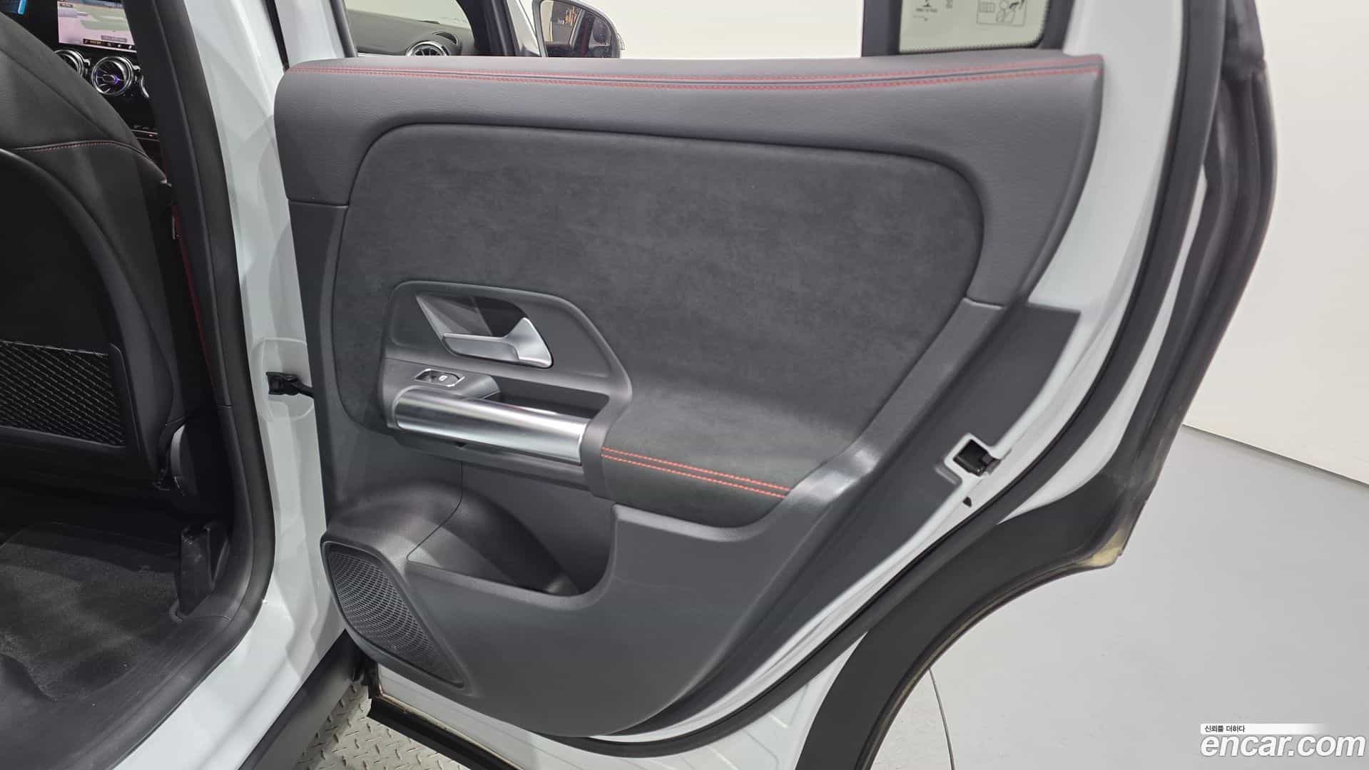 GLA-Class Mercedes-Benz 2021.9-INNER-035