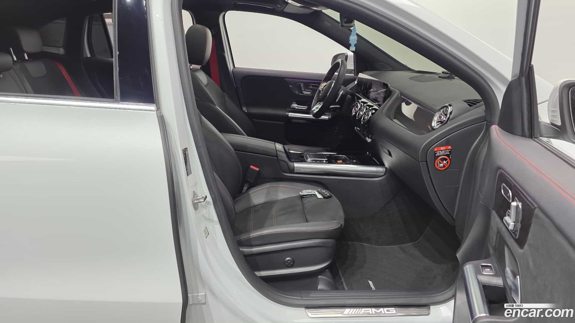 GLA-Class Mercedes-Benz 2021.9-INNER-036
