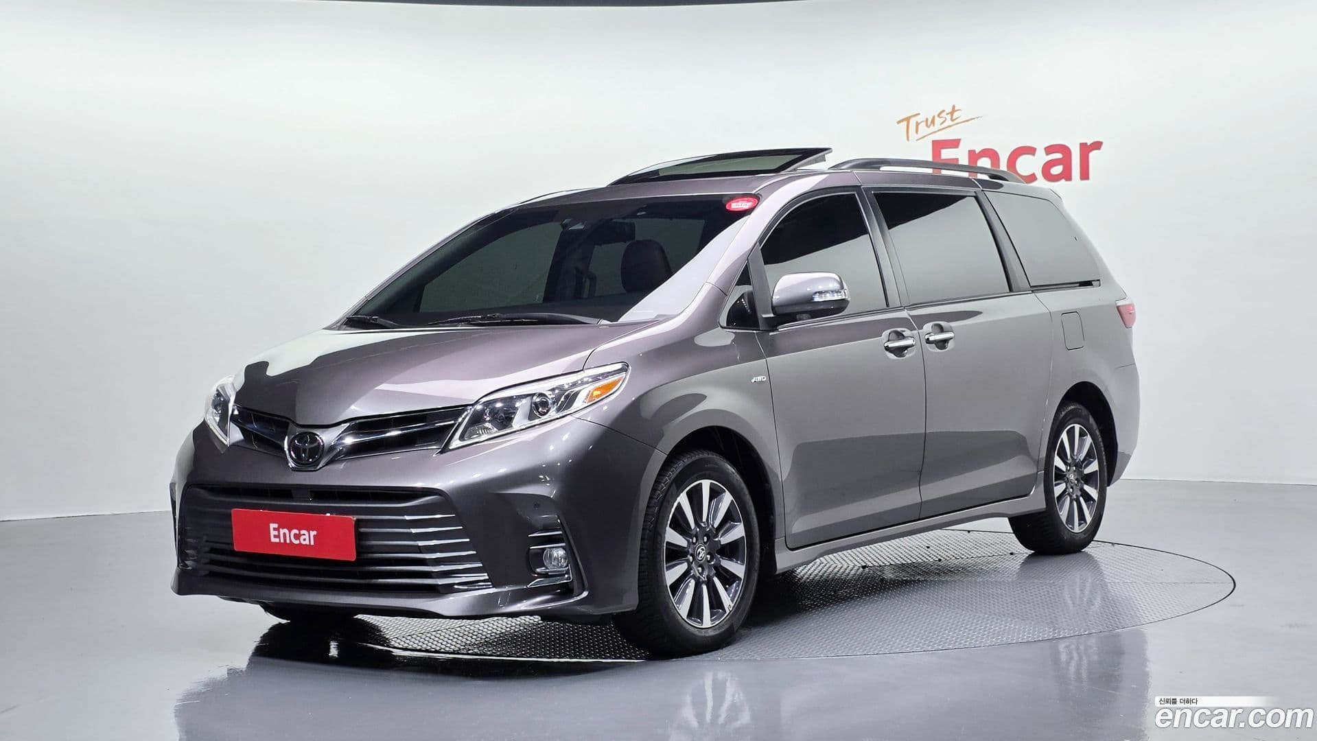 Main__Slider__Photo:Sienna Toyota 2019.4-0