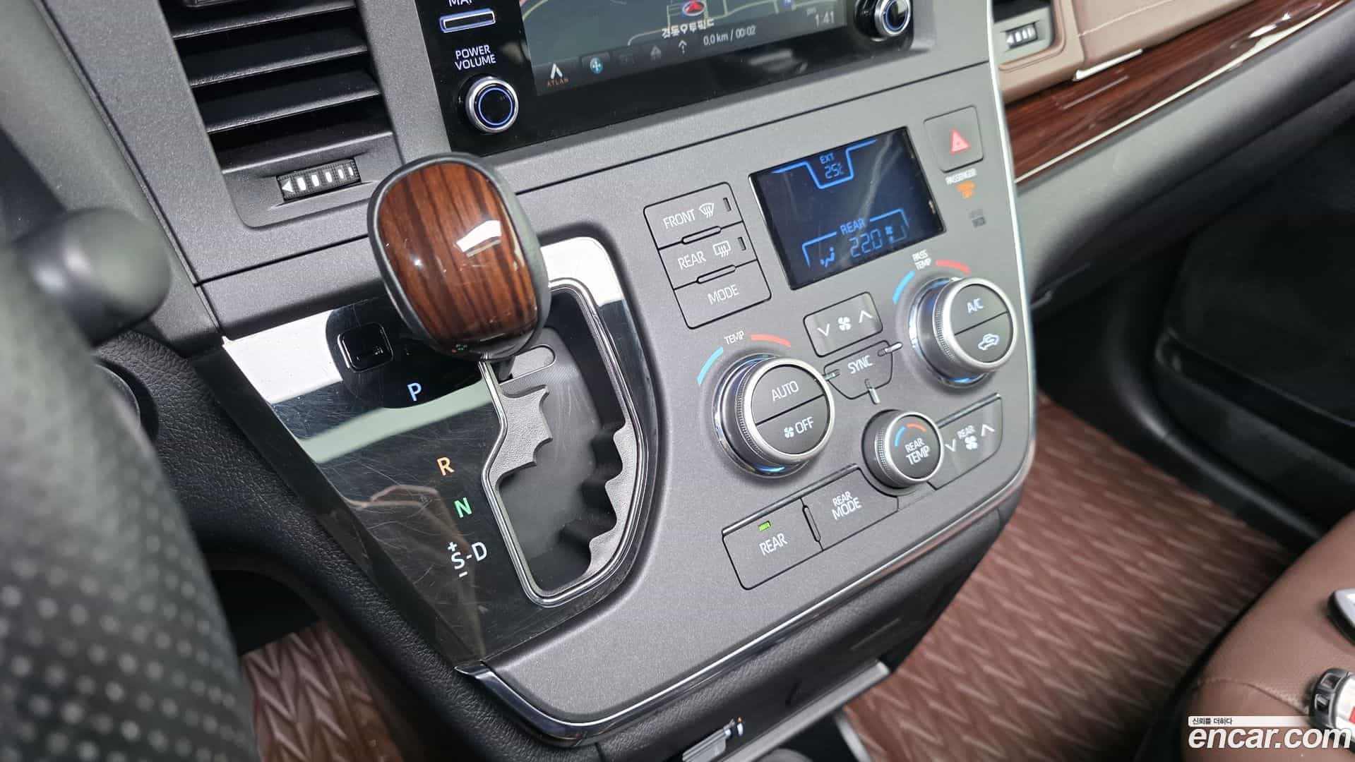 Sienna Toyota 2019.4-INNER-009