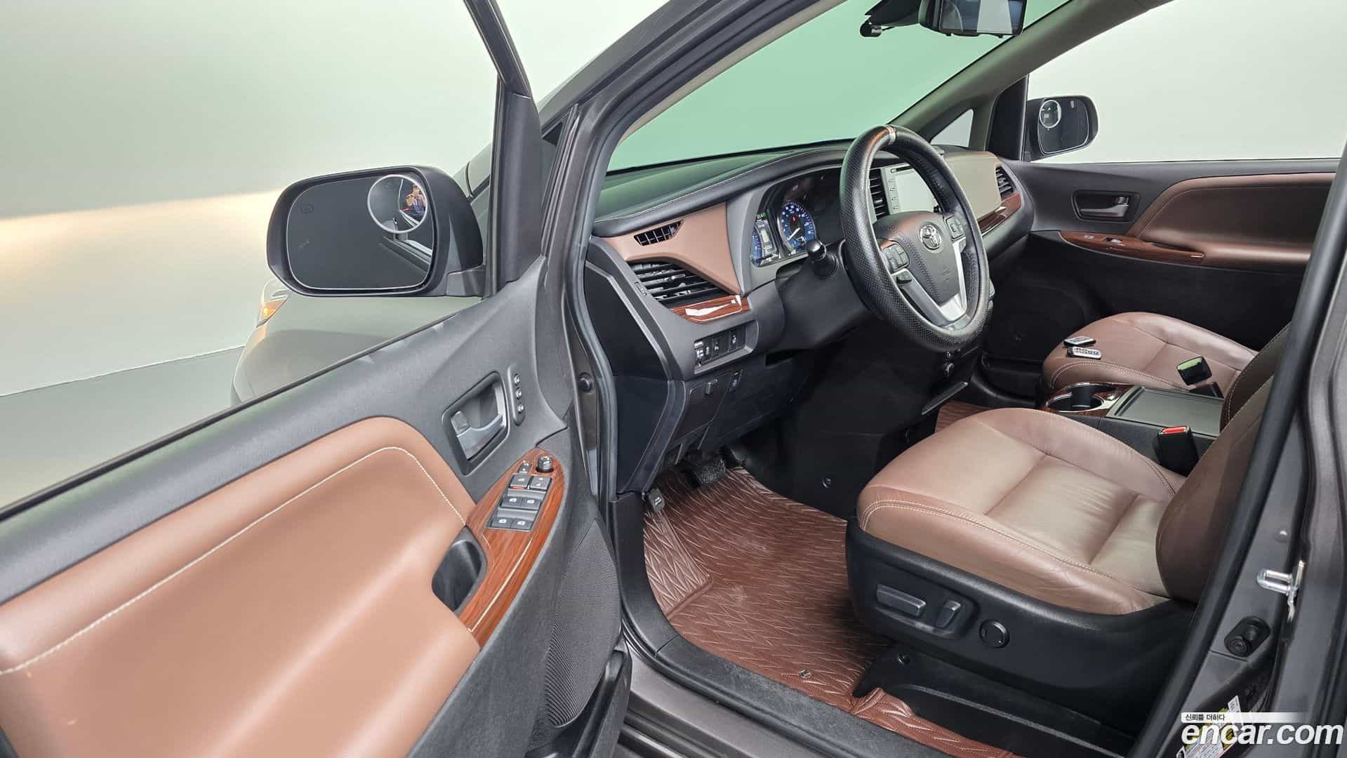 Sienna Toyota 2019.4-INNER-010