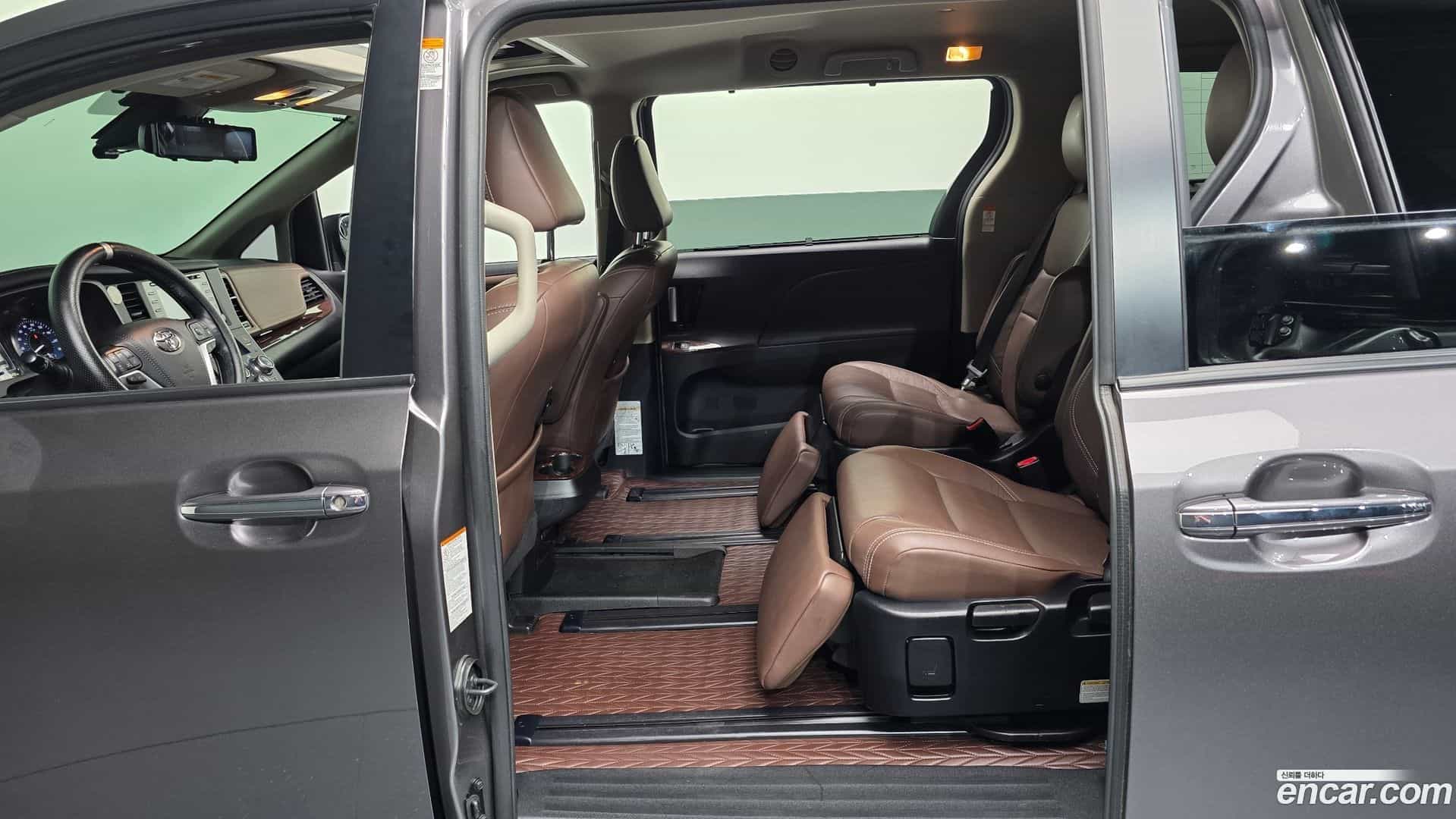 Sienna Toyota 2019.4-OPTION-015
