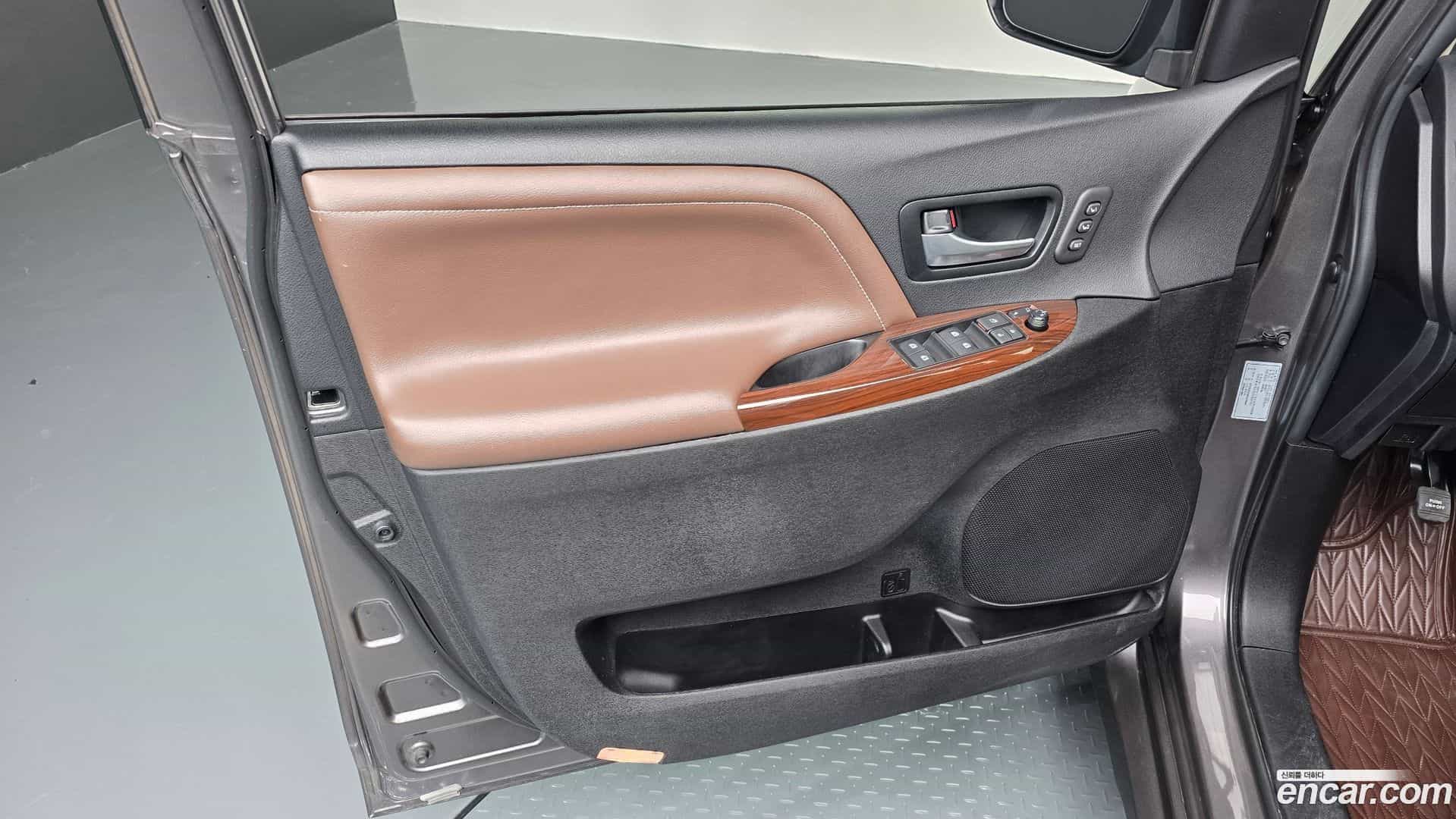 Sienna Toyota 2019.4-INNER-034