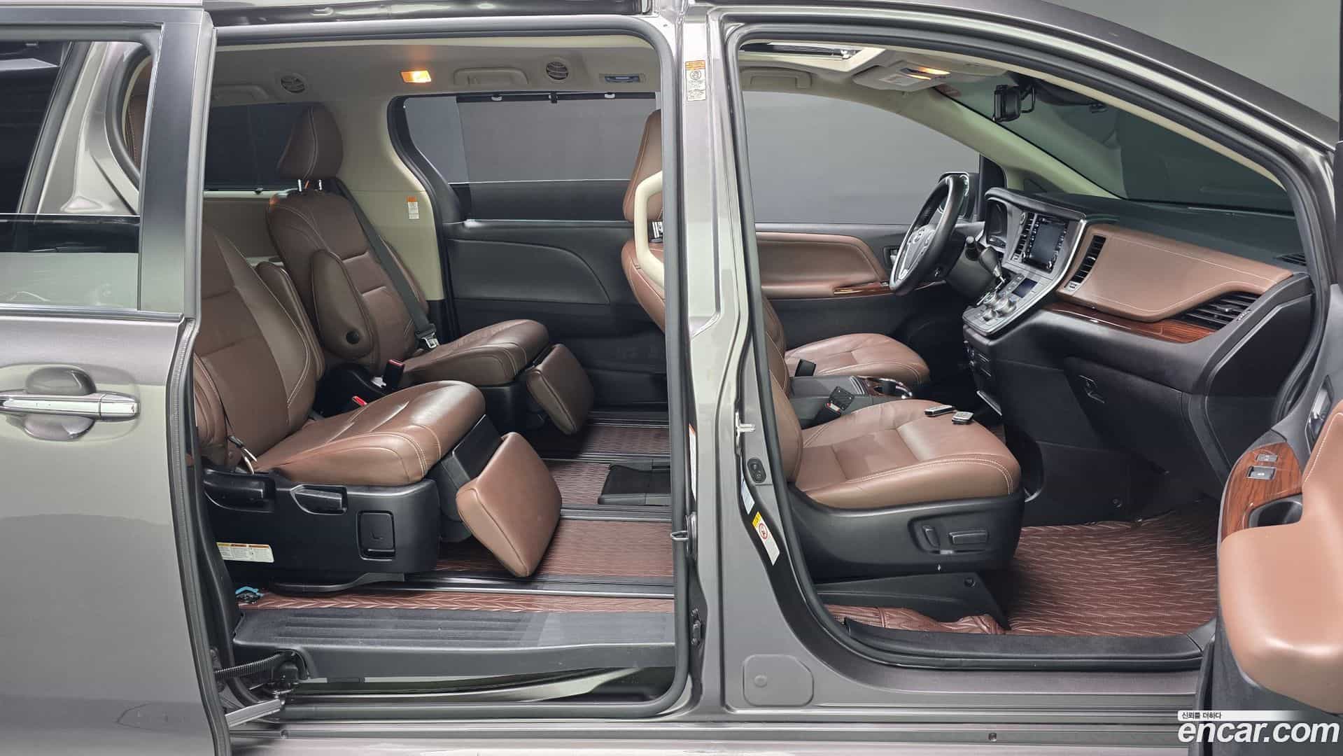 Sienna Toyota 2019.4-INNER-036