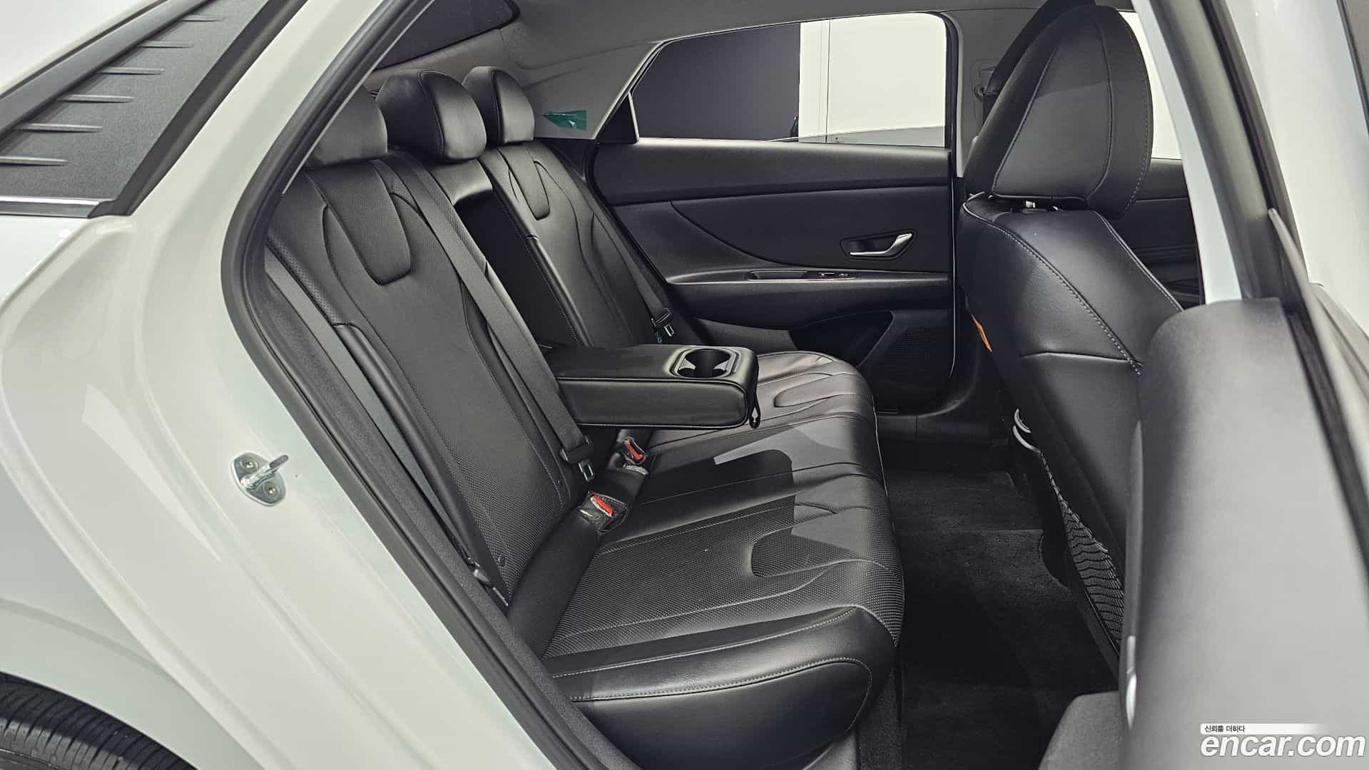 AVANTE Hyundai 2022.2-OPTION-015