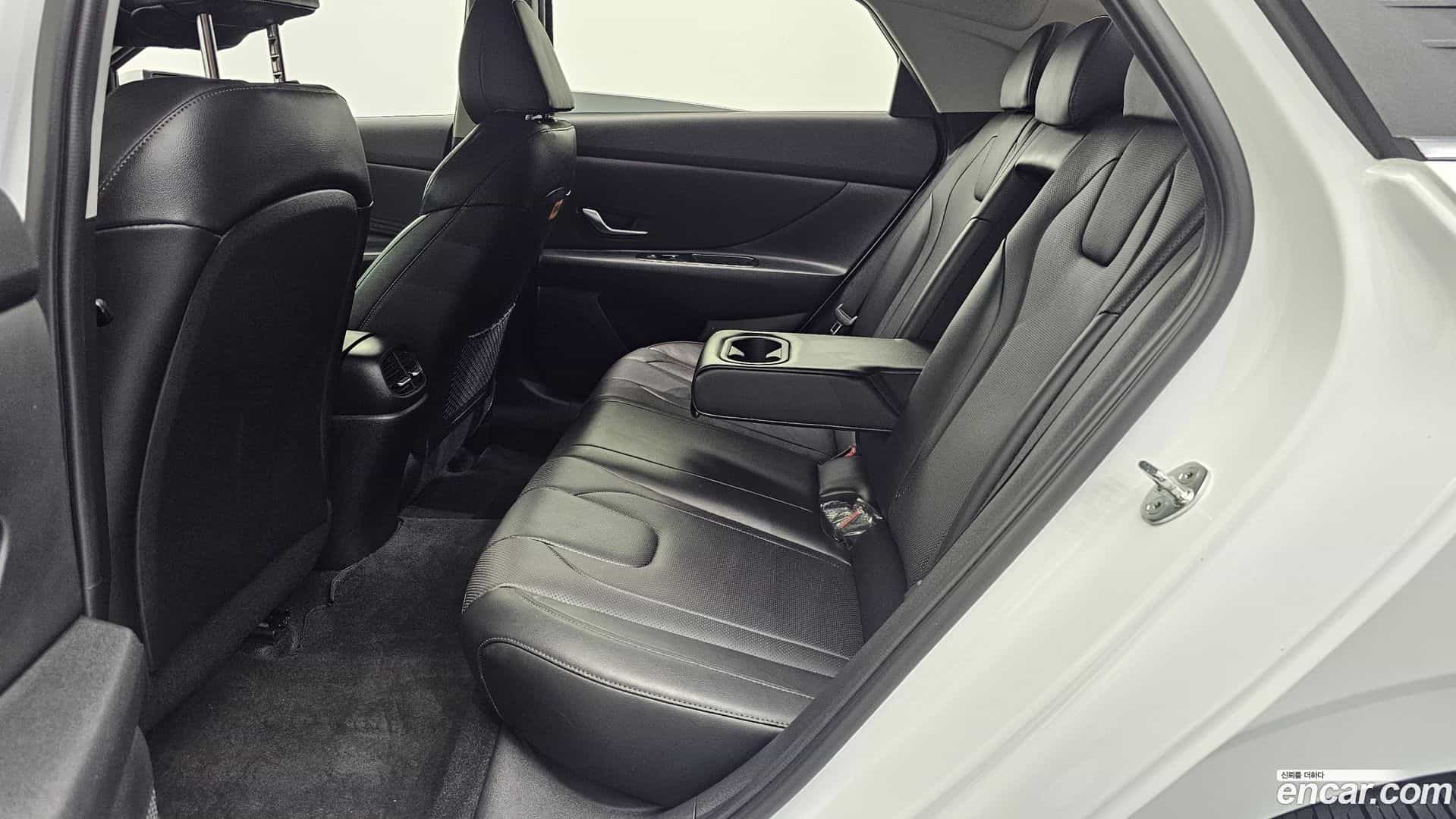 AVANTE Hyundai 2022.2-OPTION-016