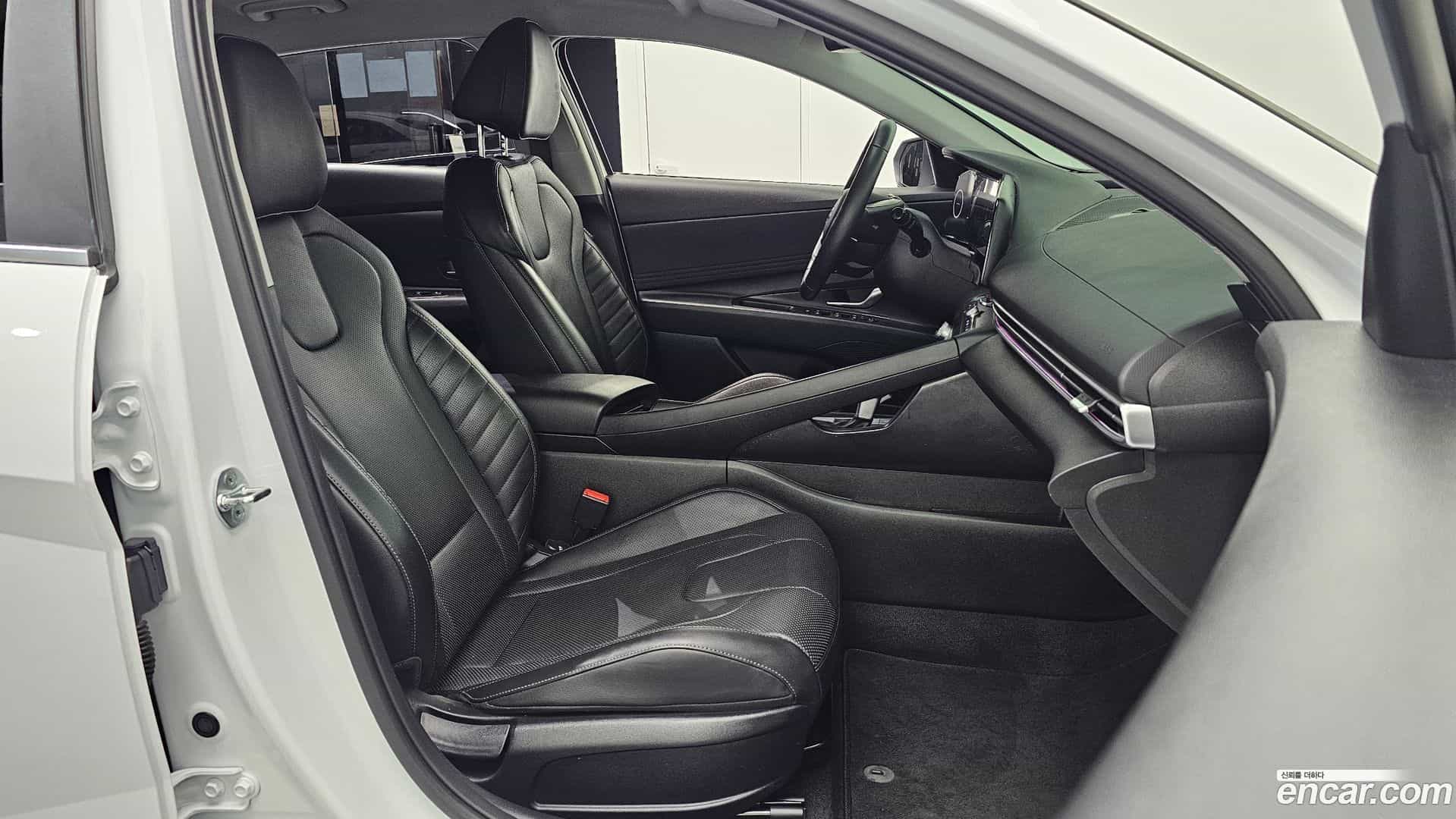 AVANTE Hyundai 2022.2-INNER-036