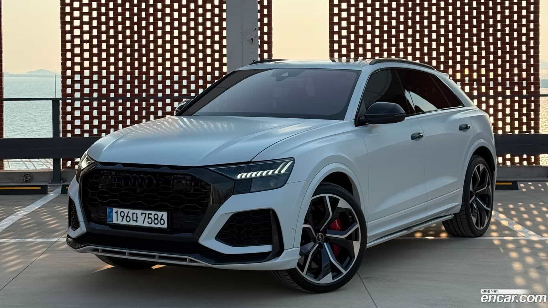 RSQ8 Audi 2021.5-OUTER-001