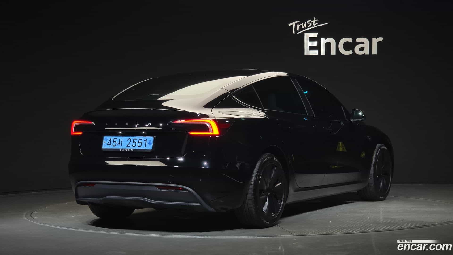 Model 3 Tesla 2024.4-OUTER-002