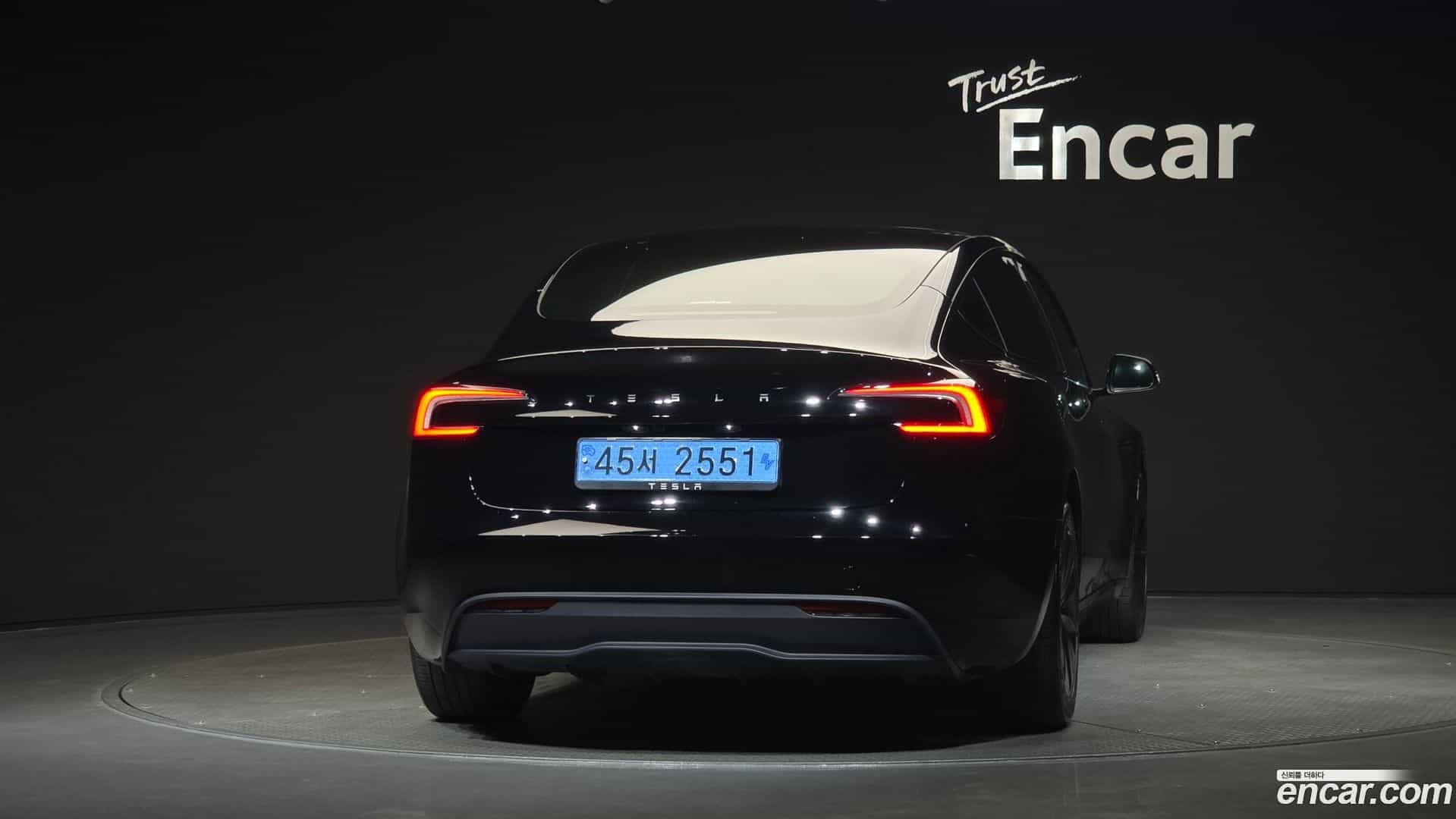 Model 3 Tesla 2024.4-OUTER-004