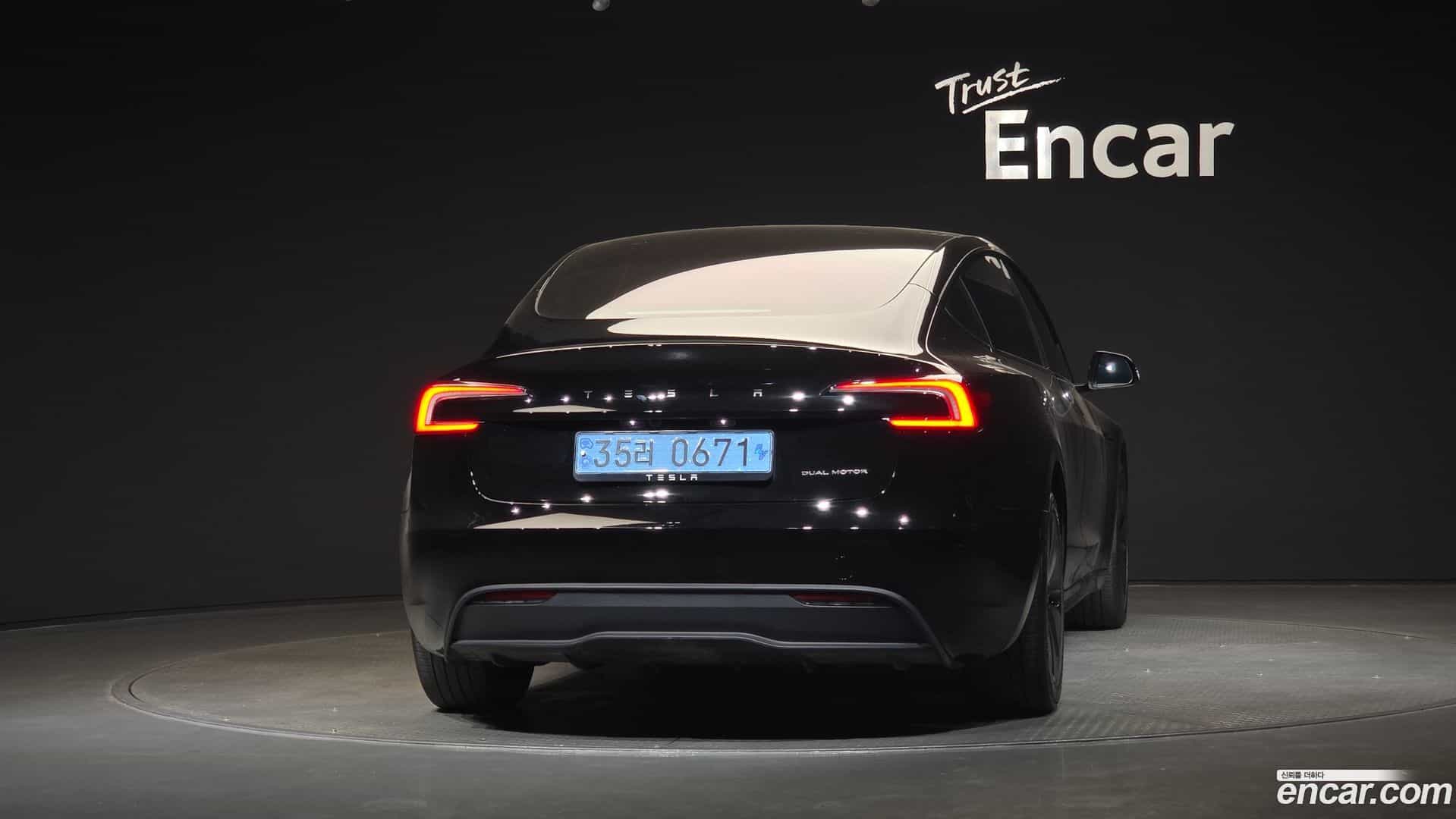 Model 3 Tesla 2024.4-OUTER-004