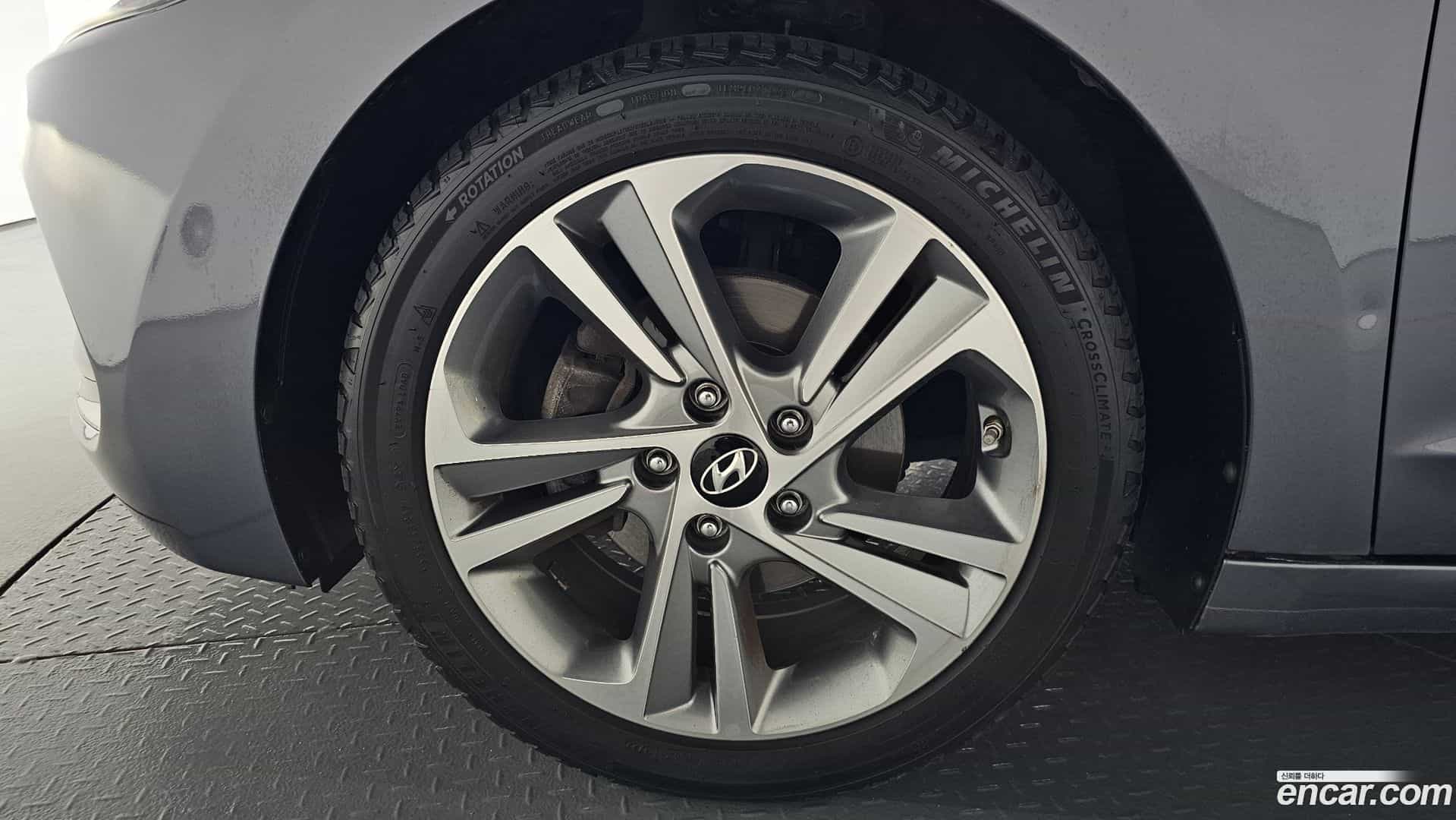 AVANTE Hyundai 2017.1-OUTER-005