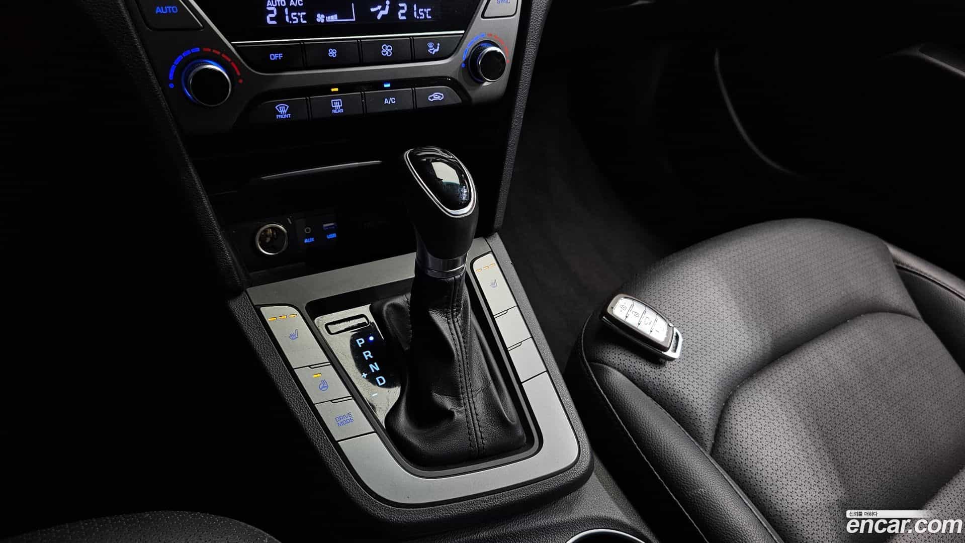 AVANTE Hyundai 2017.1-INNER-009