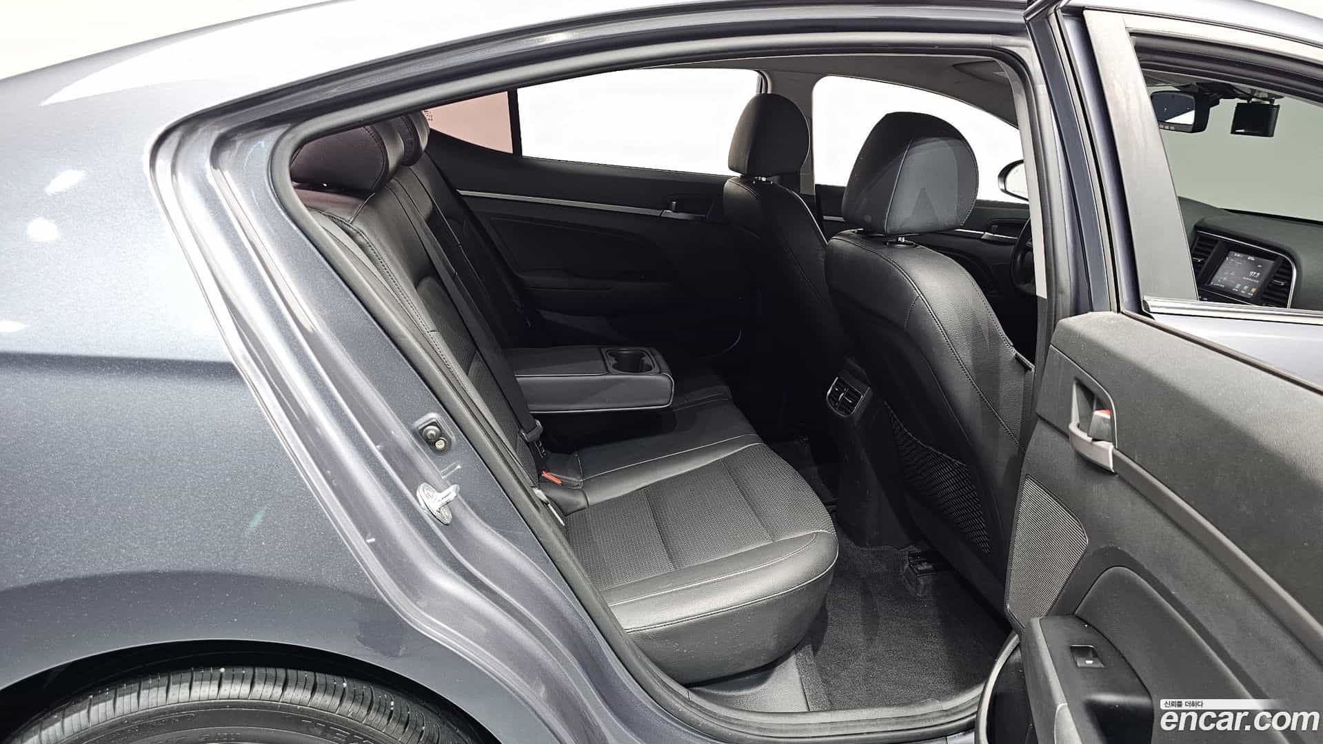 AVANTE Hyundai 2017.1-OPTION-015