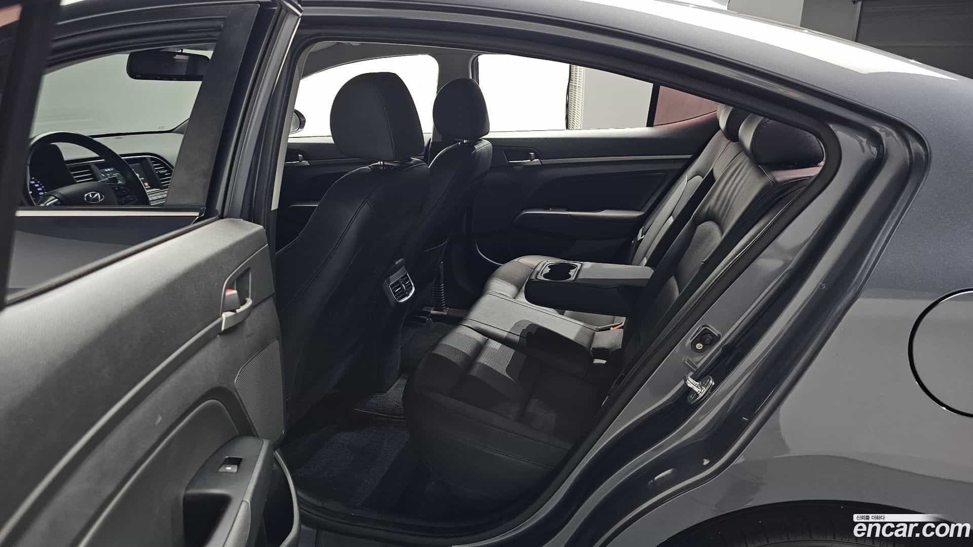 AVANTE Hyundai 2017.1-OPTION-016