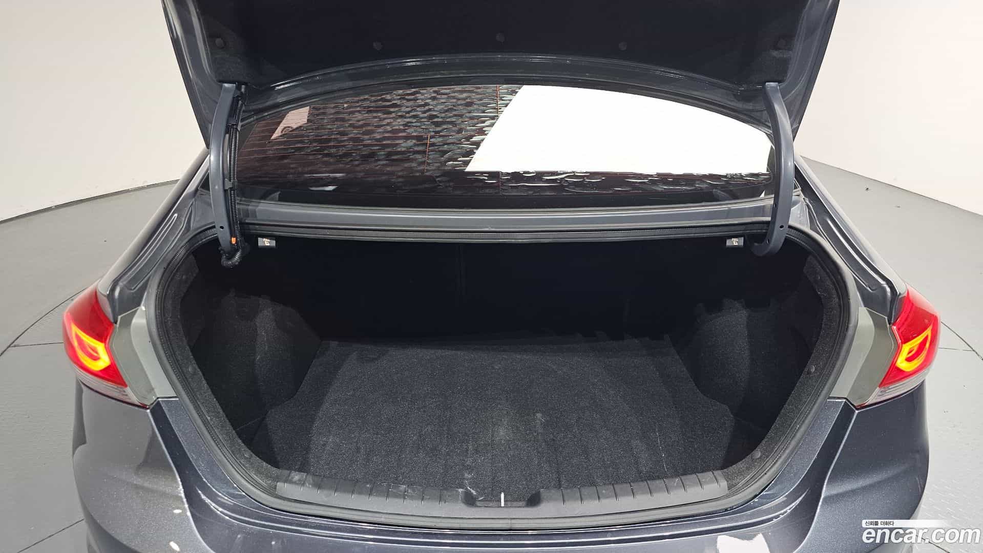 AVANTE Hyundai 2017.1-OPTION-024
