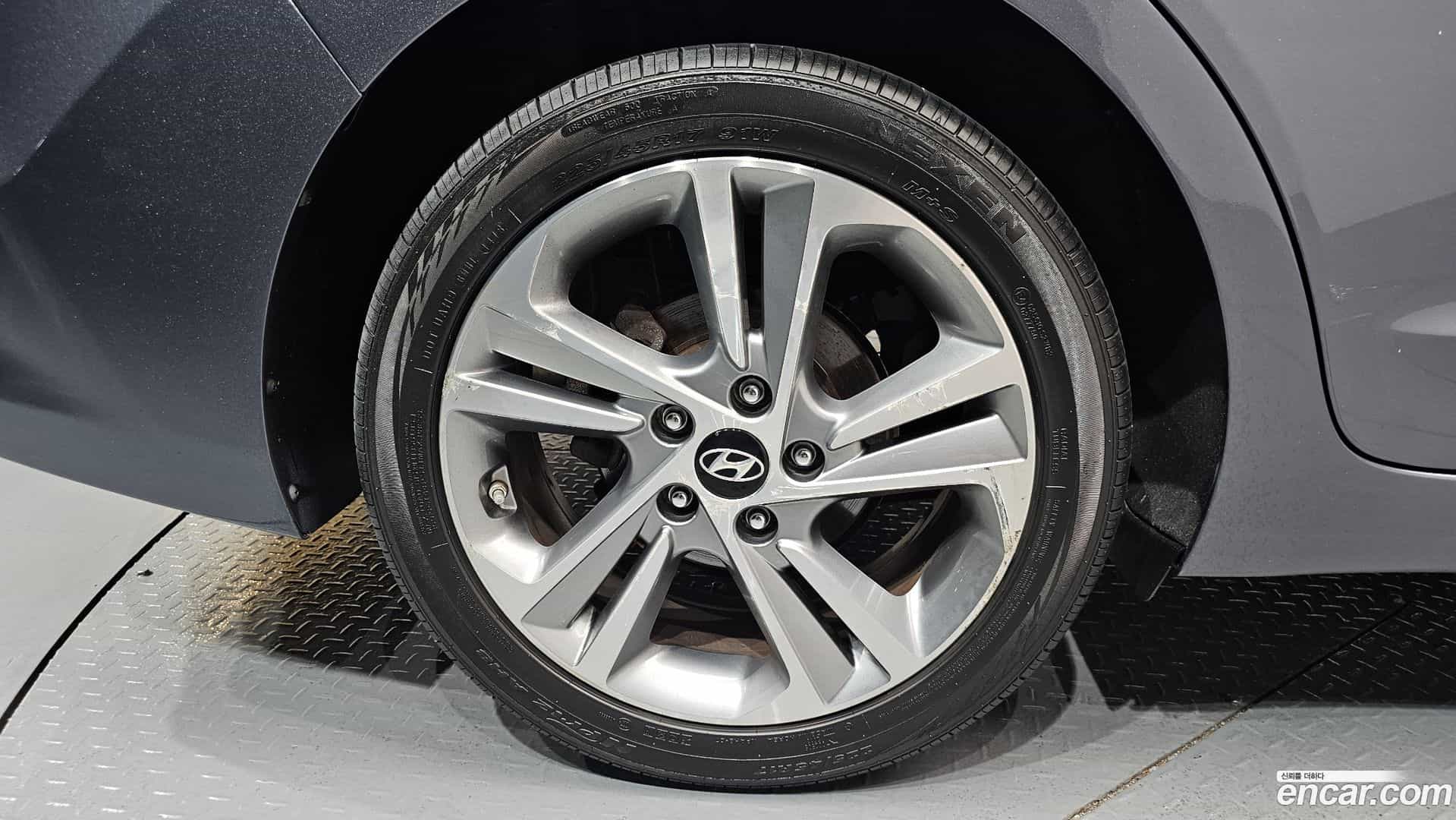 AVANTE Hyundai 2017.1-OUTER-031