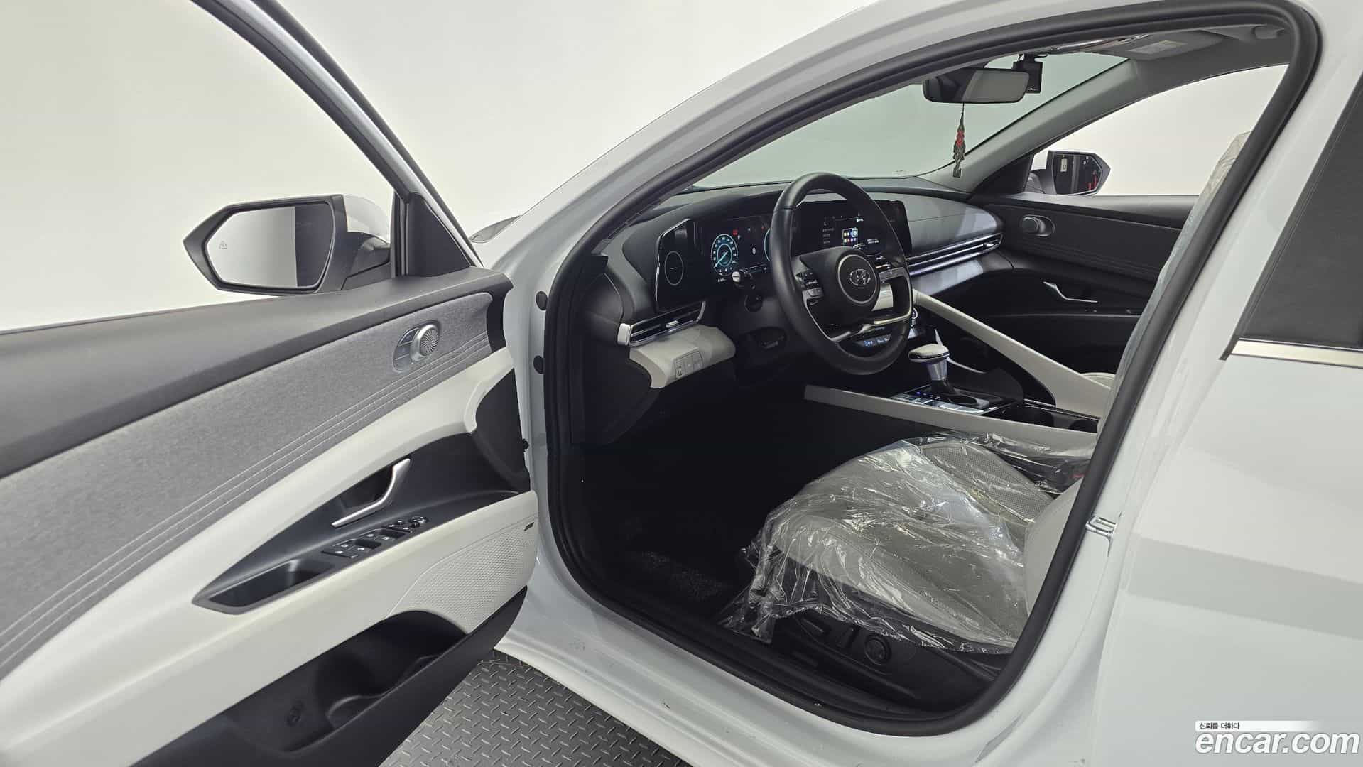 AVANTE Hyundai 2022.10-INNER-010