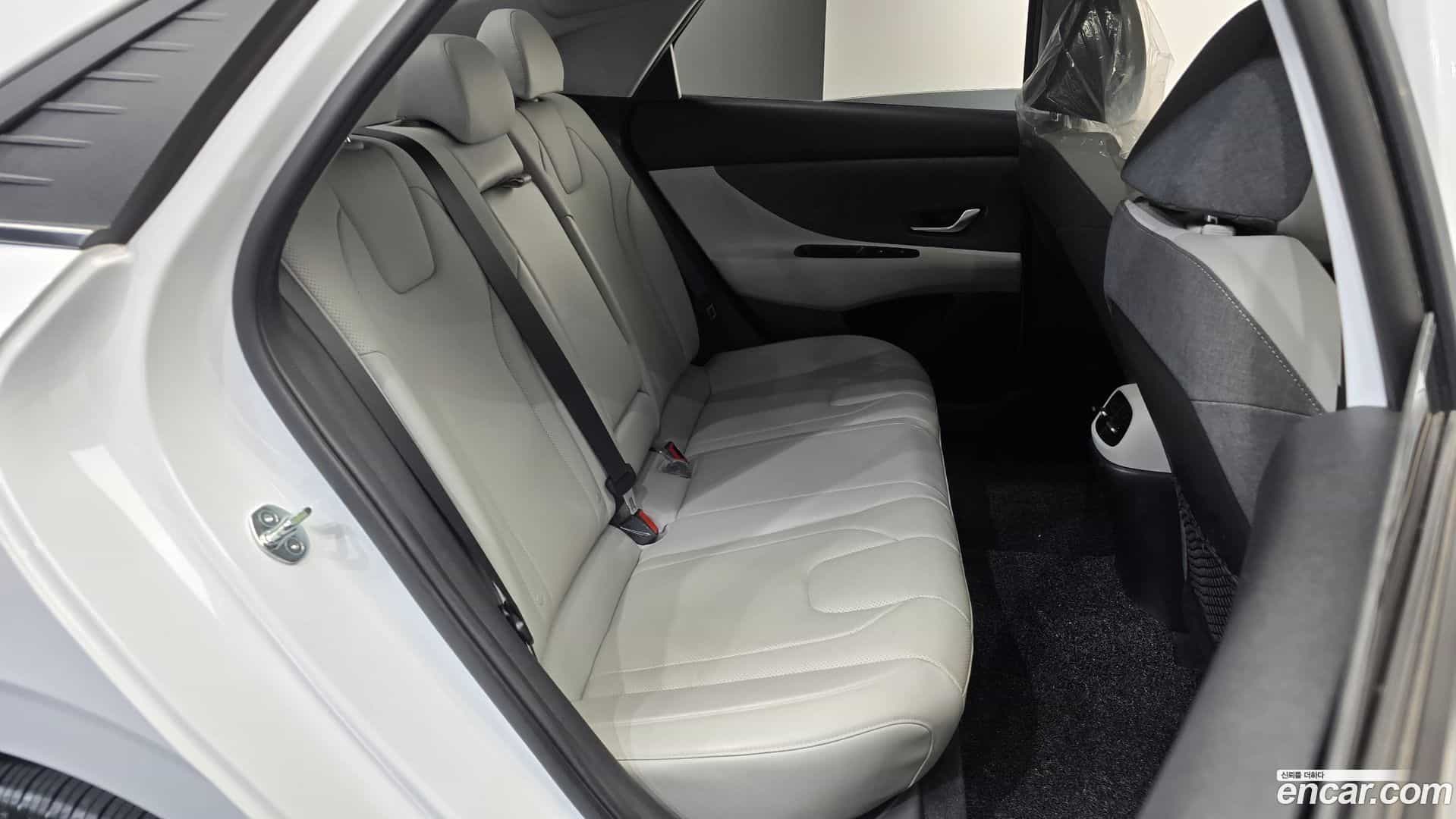 AVANTE Hyundai 2022.10-OPTION-015