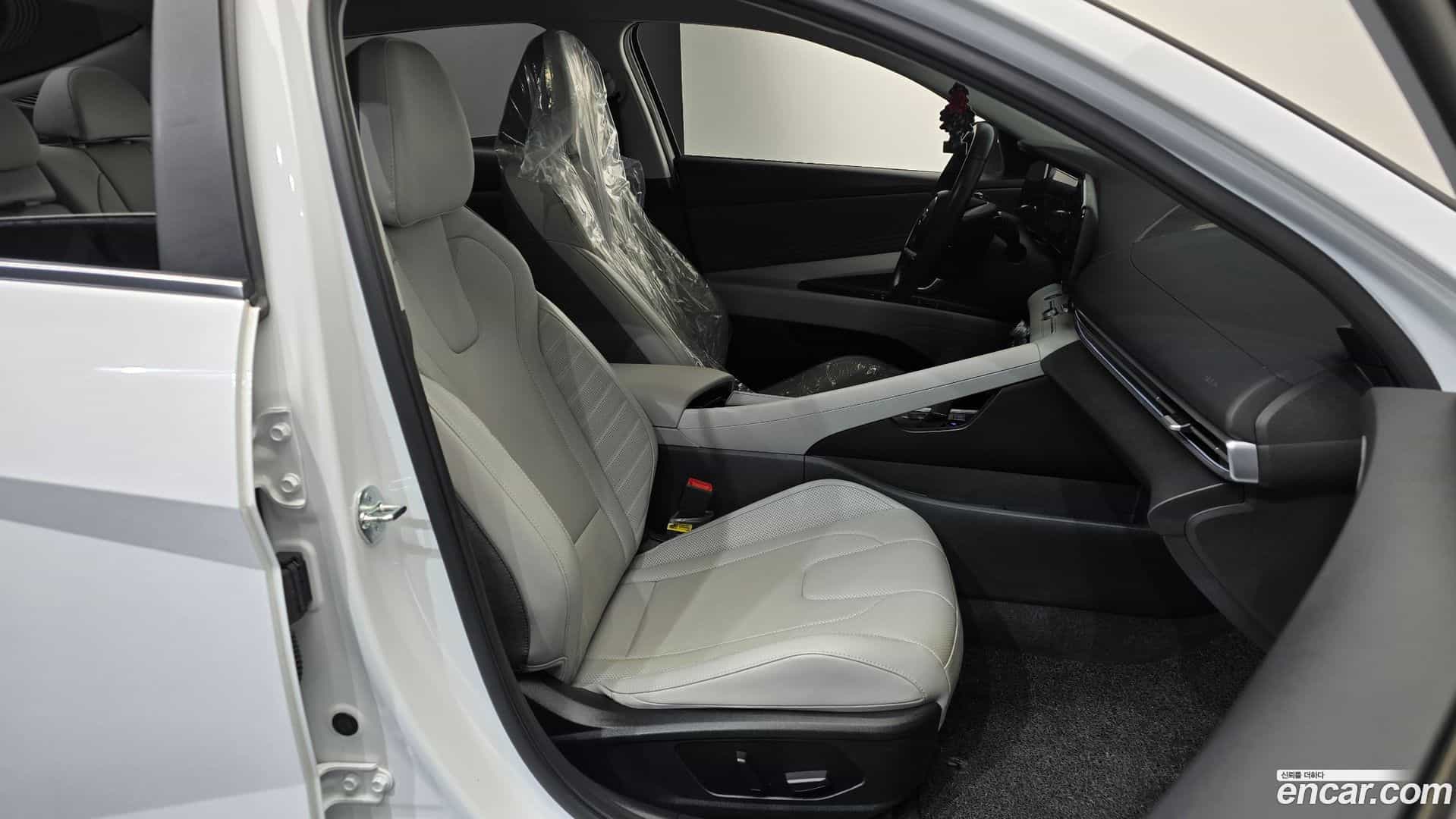 AVANTE Hyundai 2022.10-INNER-036