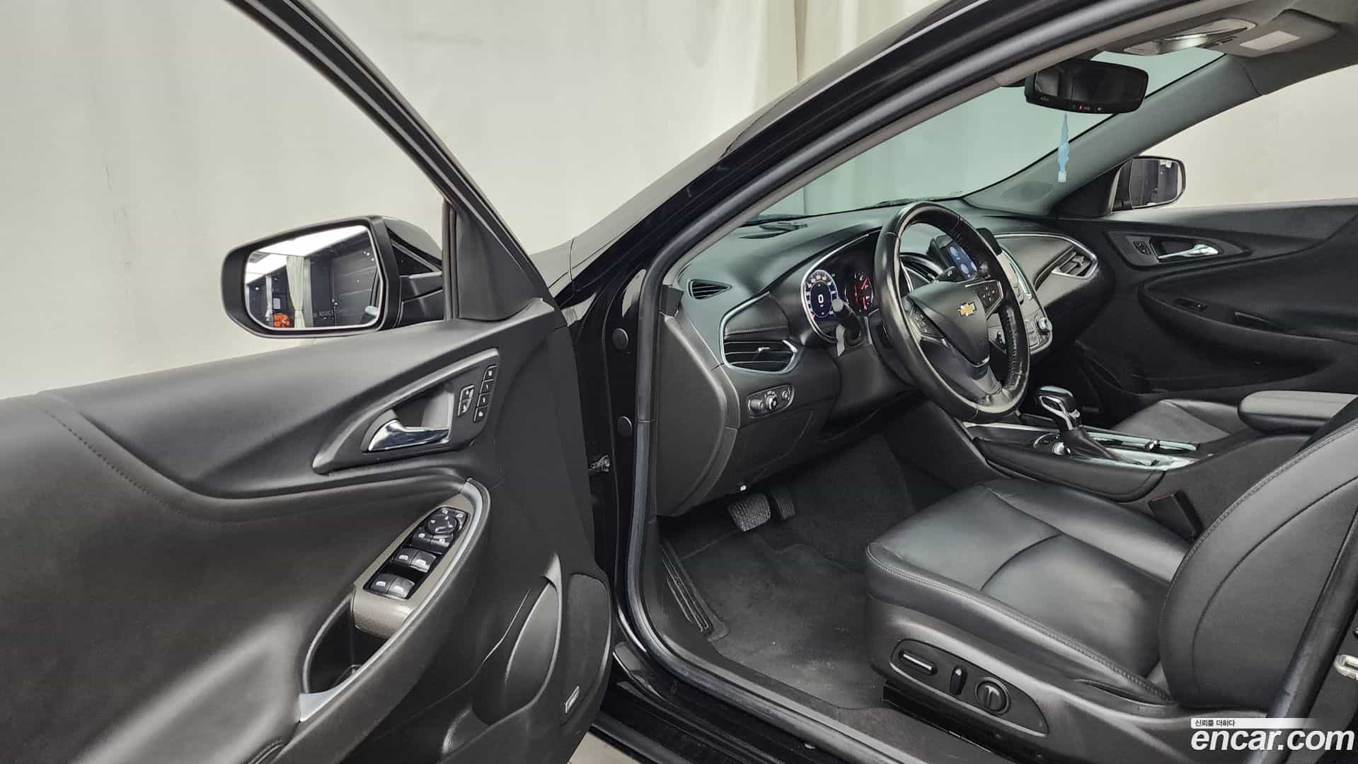 Malibu Chevrolet 2022.3-INNER-010