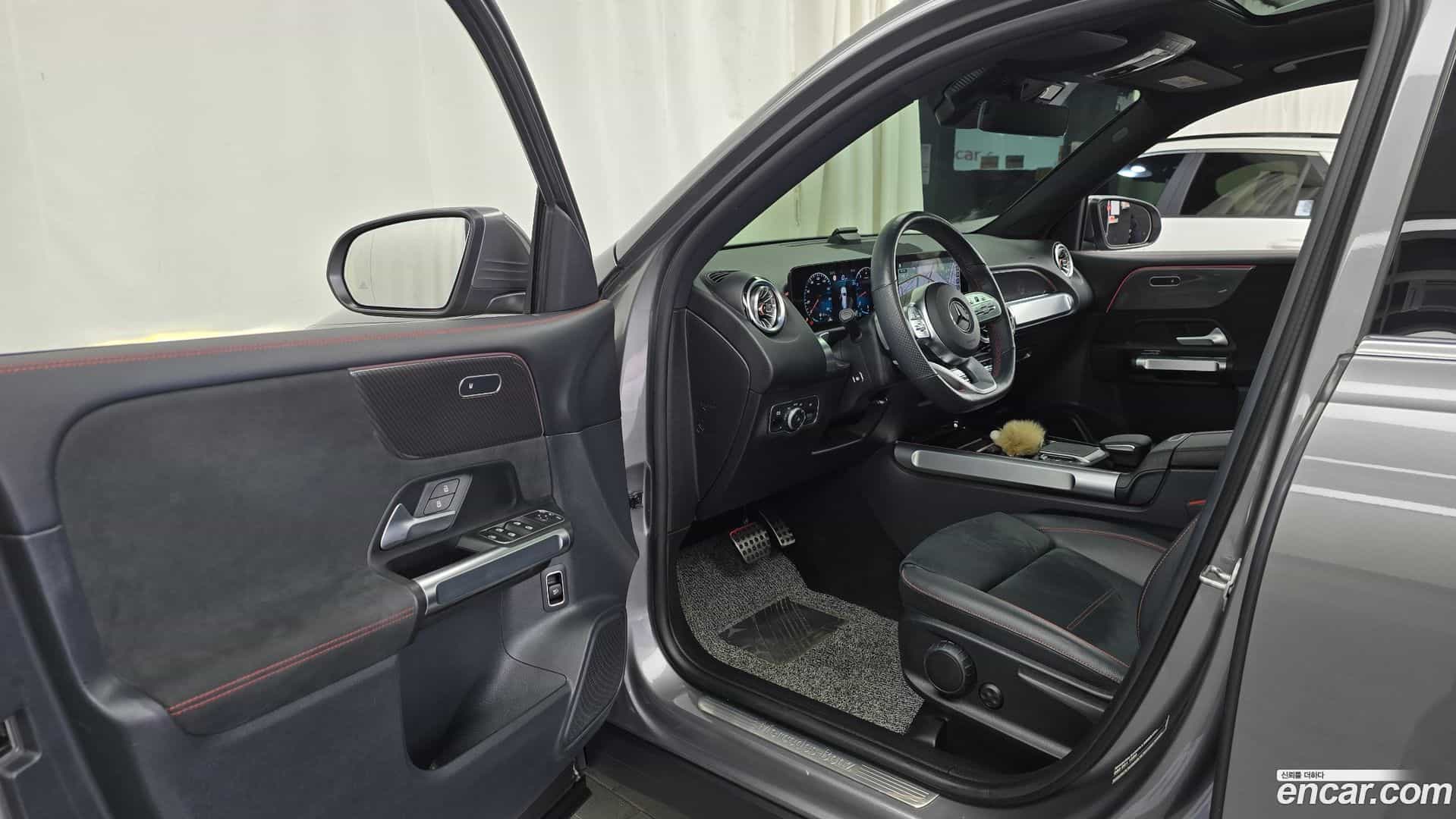 GLB-Class Mercedes-Benz 2022.3-INNER-010