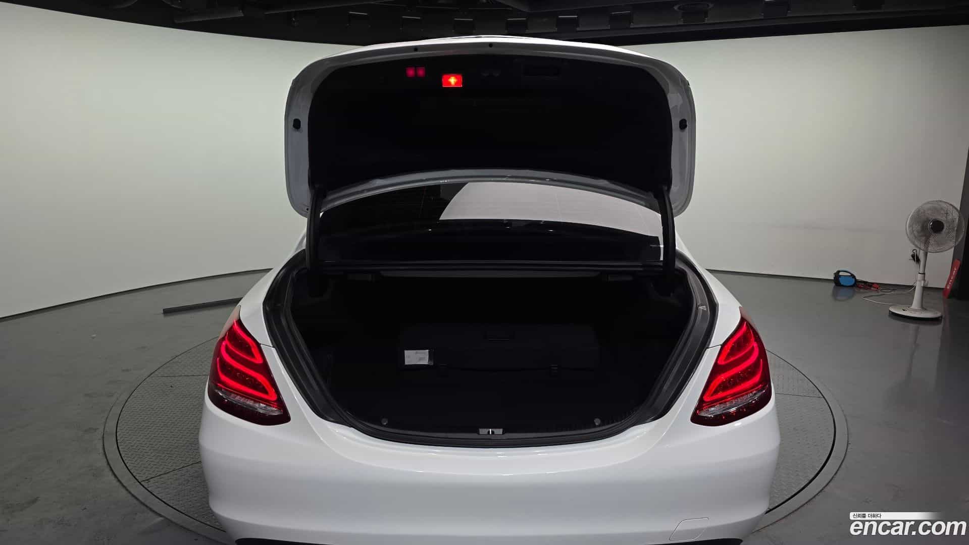 C-Class Mercedes-Benz 2017.0-OPTION-024